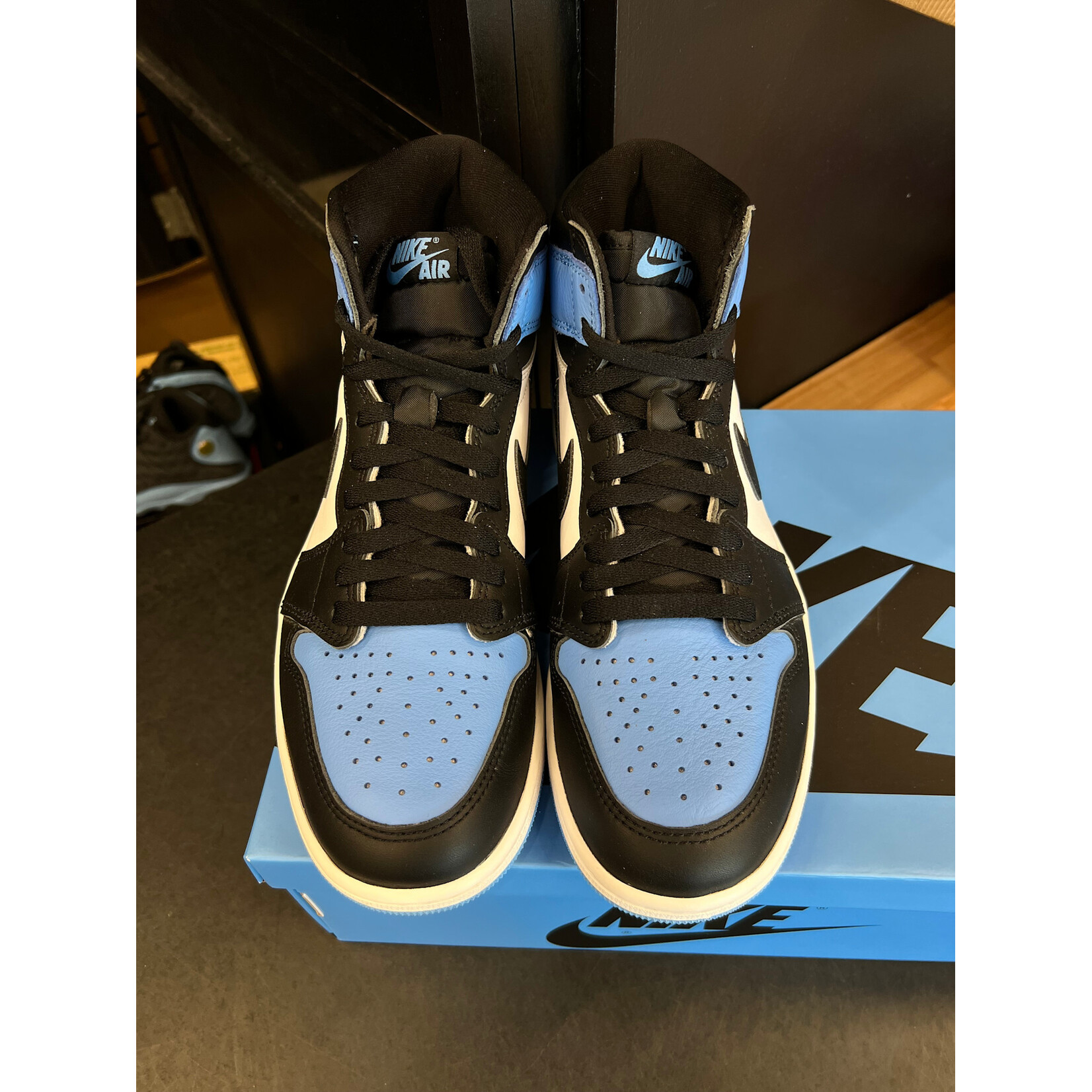 Jordan Jordan 1 Retro High OG UNC Toe Size 9, PREOWNED*