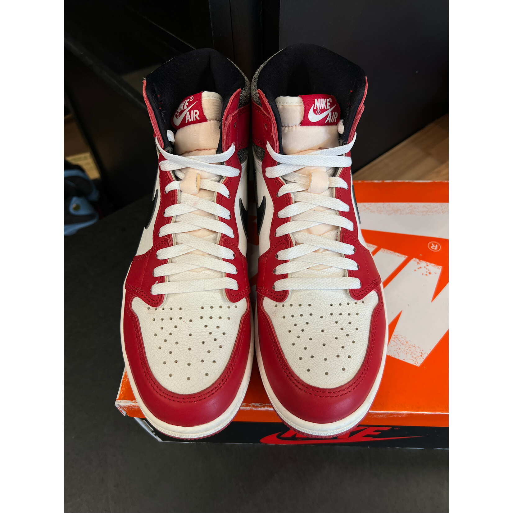Jordan Jordan 1 Retro High OG Chicago Lost and Found Size 9, PREOWNED*