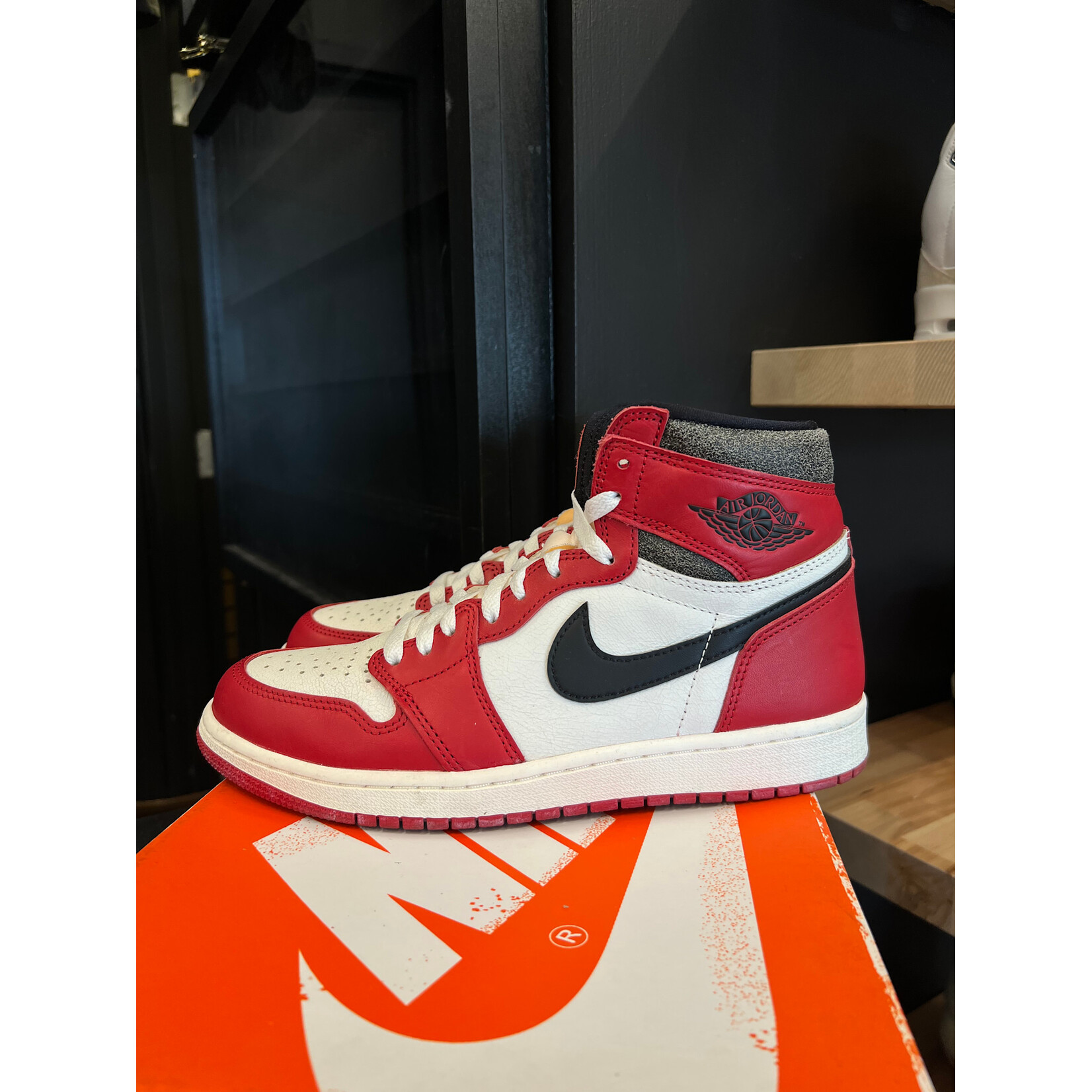 Jordan Jordan 1 Retro High OG Chicago Lost and Found Size 9, PREOWNED*