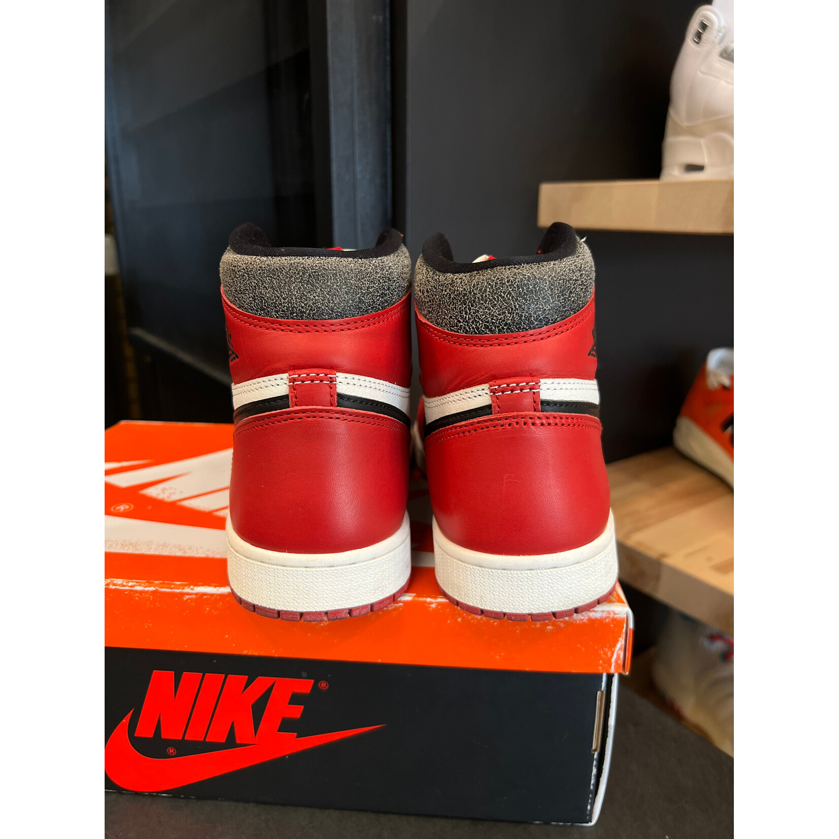 Jordan Jordan 1 Retro High OG Chicago Lost and Found Size 9, PREOWNED*