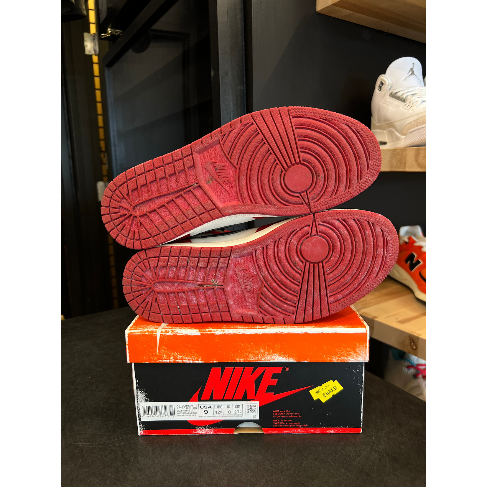 Jordan Jordan 1 Retro High OG Chicago Lost and Found Size 9, PREOWNED*