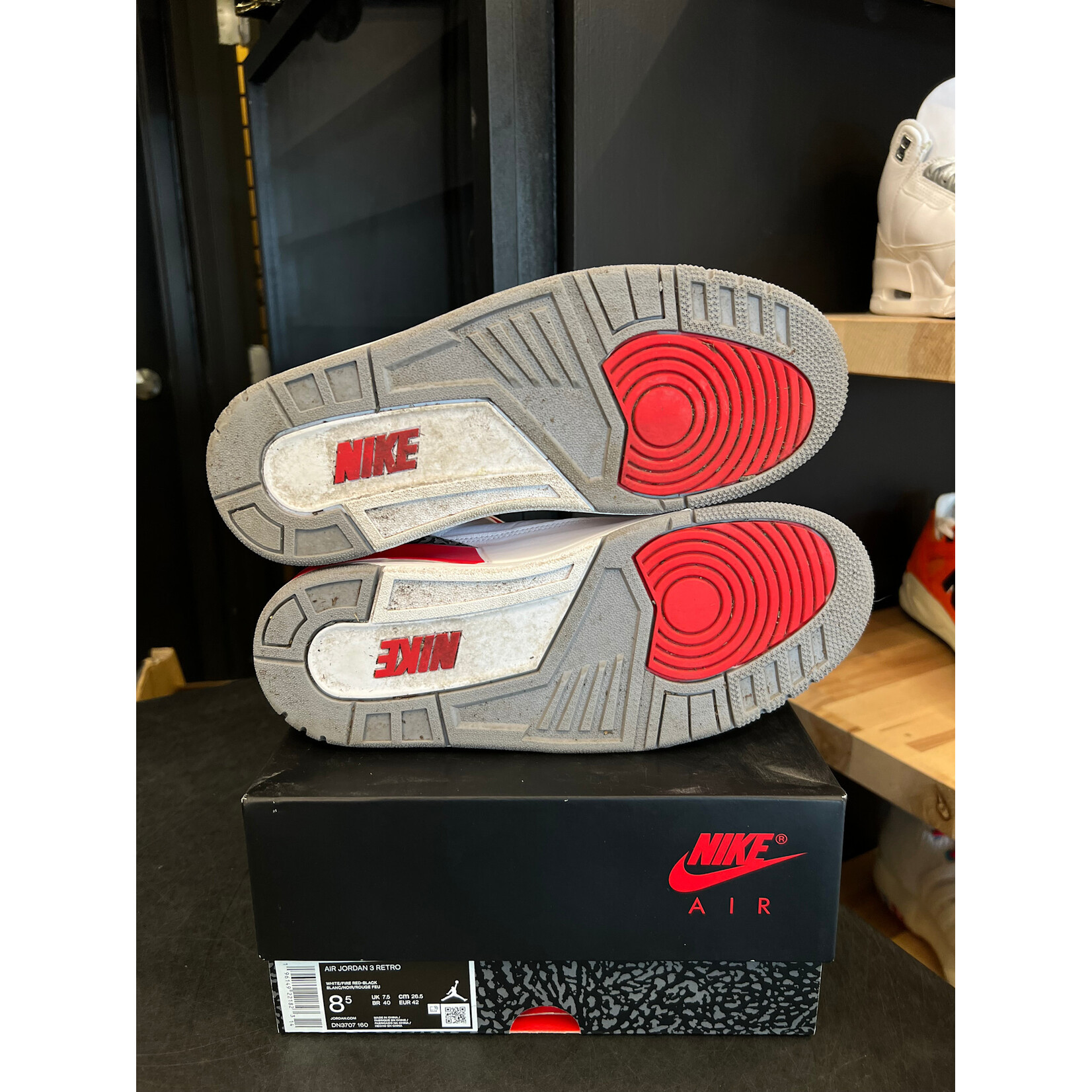 Jordan Jordan 3 Retro Fire Red (2022) Size 8.5, PREOWNED*