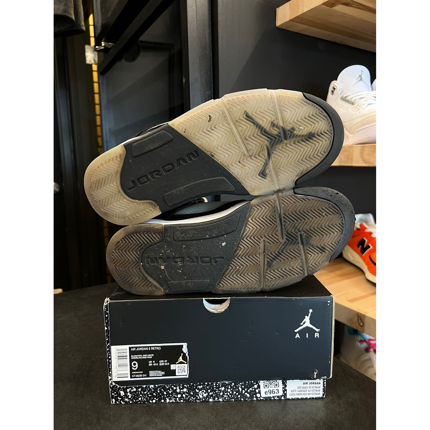 Jordan Jordan 5 Retro Moonlight (2021) Size 9, PREOWNED*