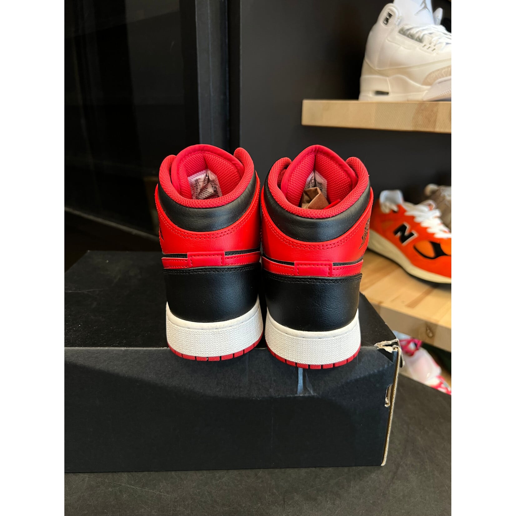 Jordan Jordan 1 Mid Alternate Bred (2022) (GS) Size 7, PREOWNED