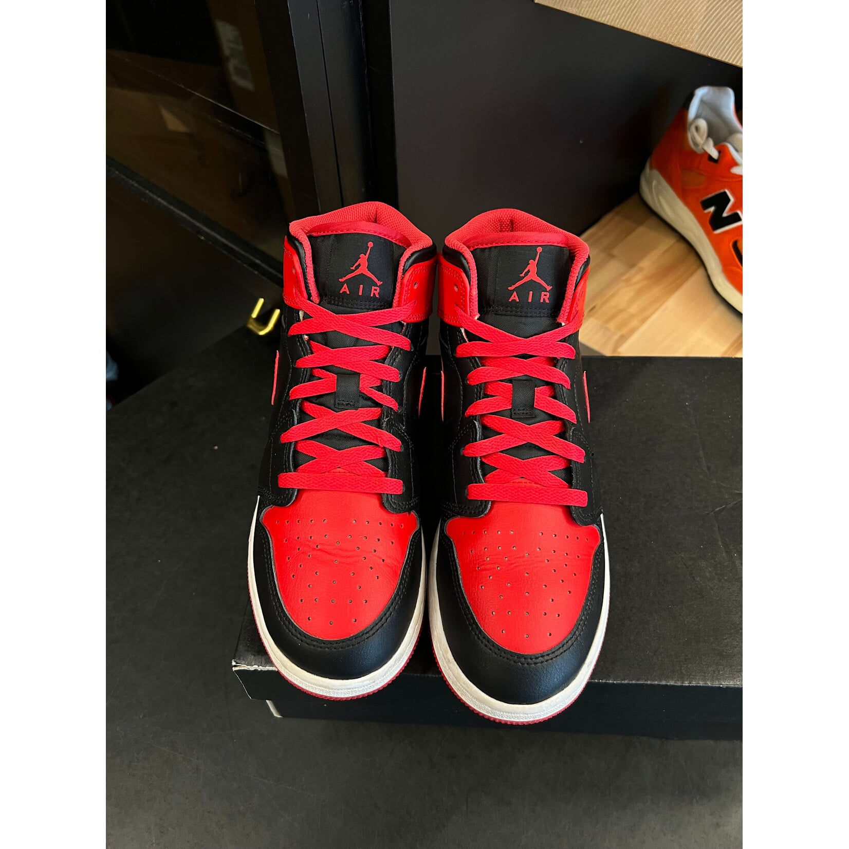 Jordan Jordan 1 Mid Alternate Bred (2022) (GS) Size 7, PREOWNED