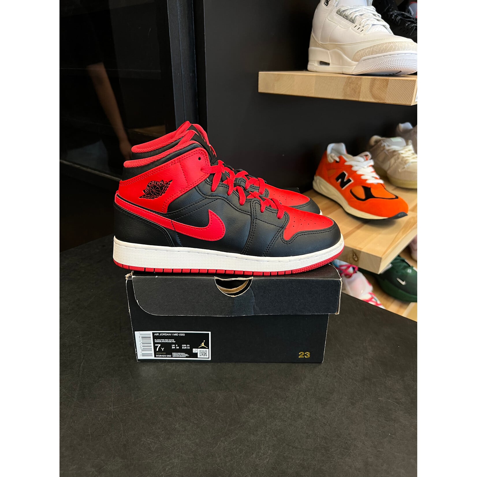 Jordan Jordan 1 Mid Alternate Bred (2022) (GS) Size 7, PREOWNED