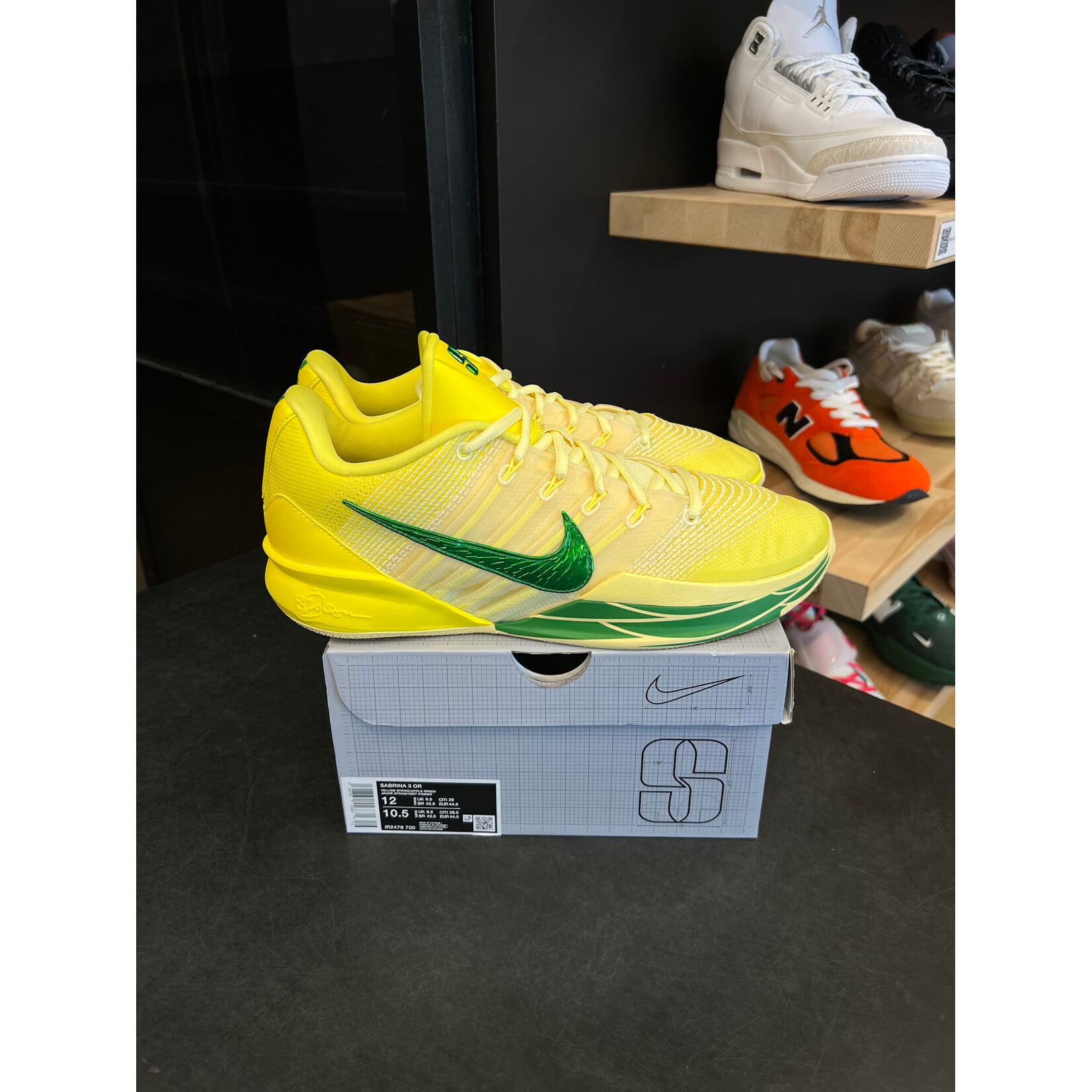 Nike Nike Sabrina 3 Oregon Ducks (Women's) Size 12W, PREOWNED