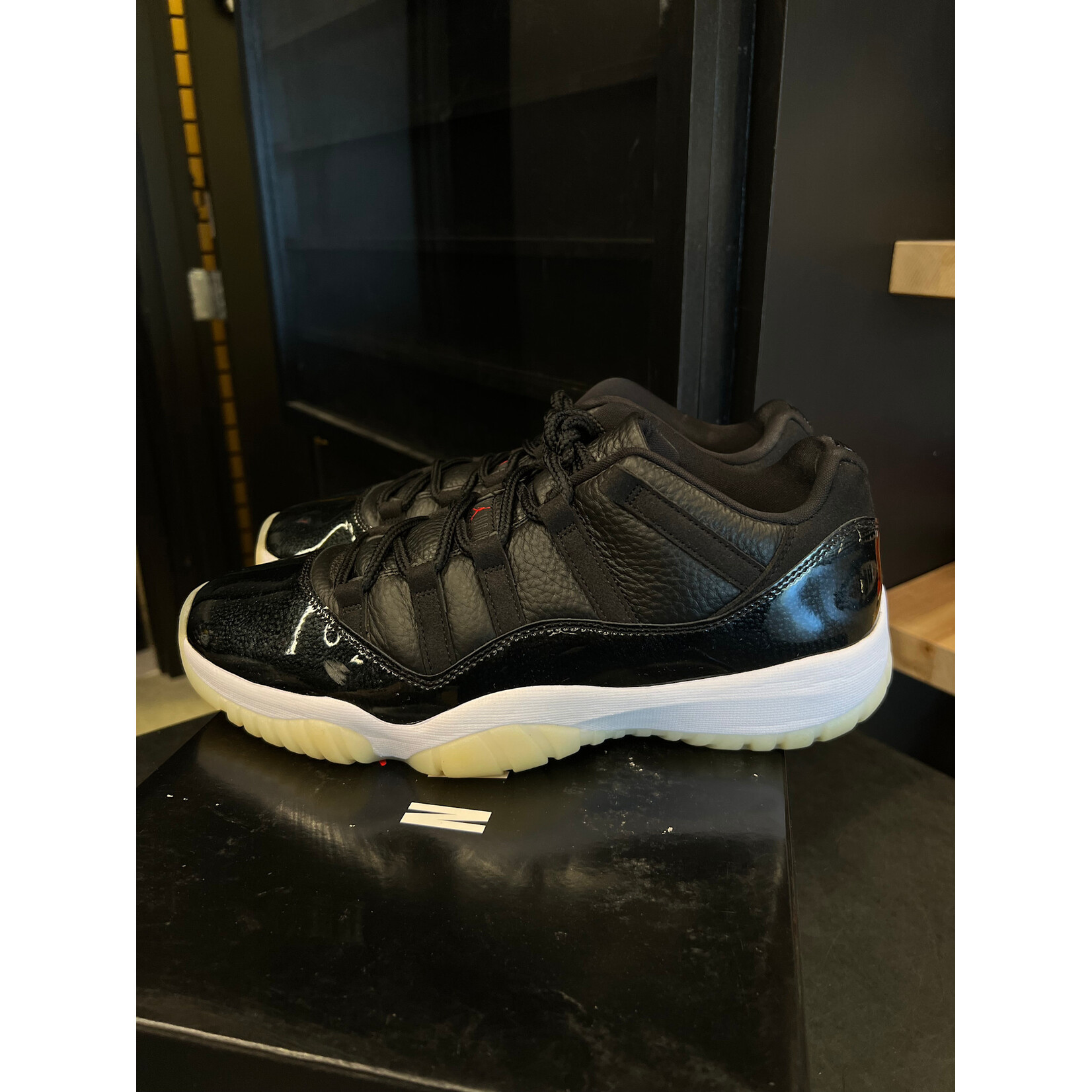 Jordan Jordan 11 Retro Low 72-10 Size 11.5, PREOWNED*