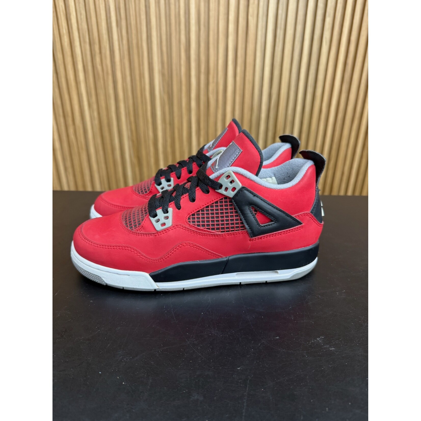 Jordan Jordan 4 Retro Toro Bravo (GS) Size 7Y, PREOWNED NO BOX NO INSOLES