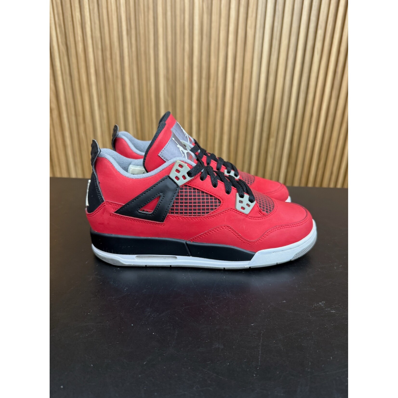 Jordan Jordan 4 Retro Toro Bravo (GS) Size 7Y, PREOWNED NO BOX NO INSOLES