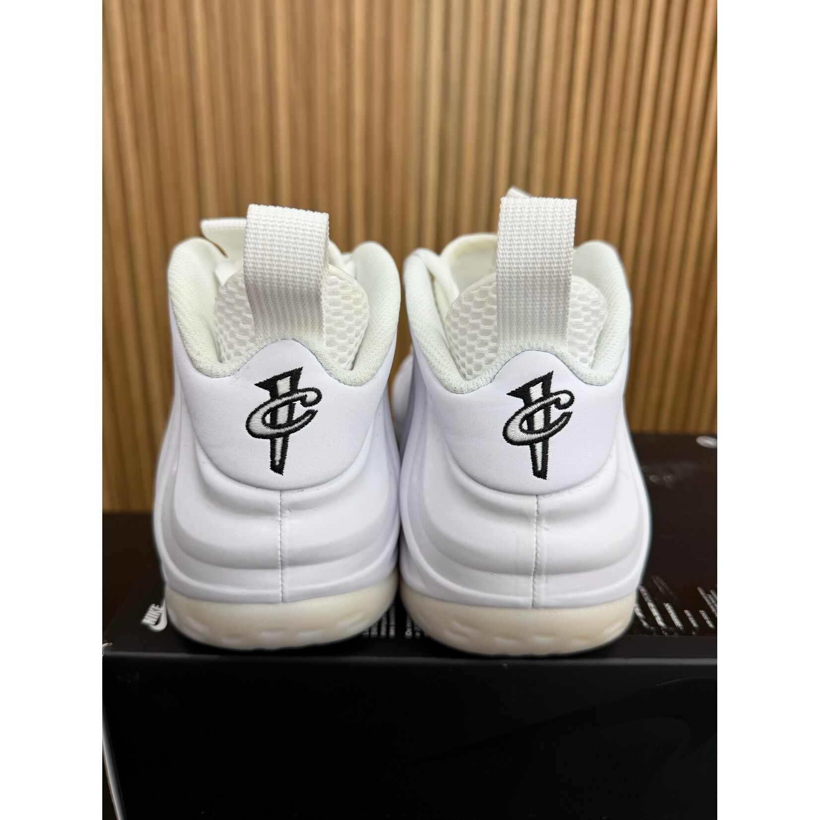 Nike Nike Air Foamposite One Triple White Size 8.5, DS BRAND NEW NO TOP LID