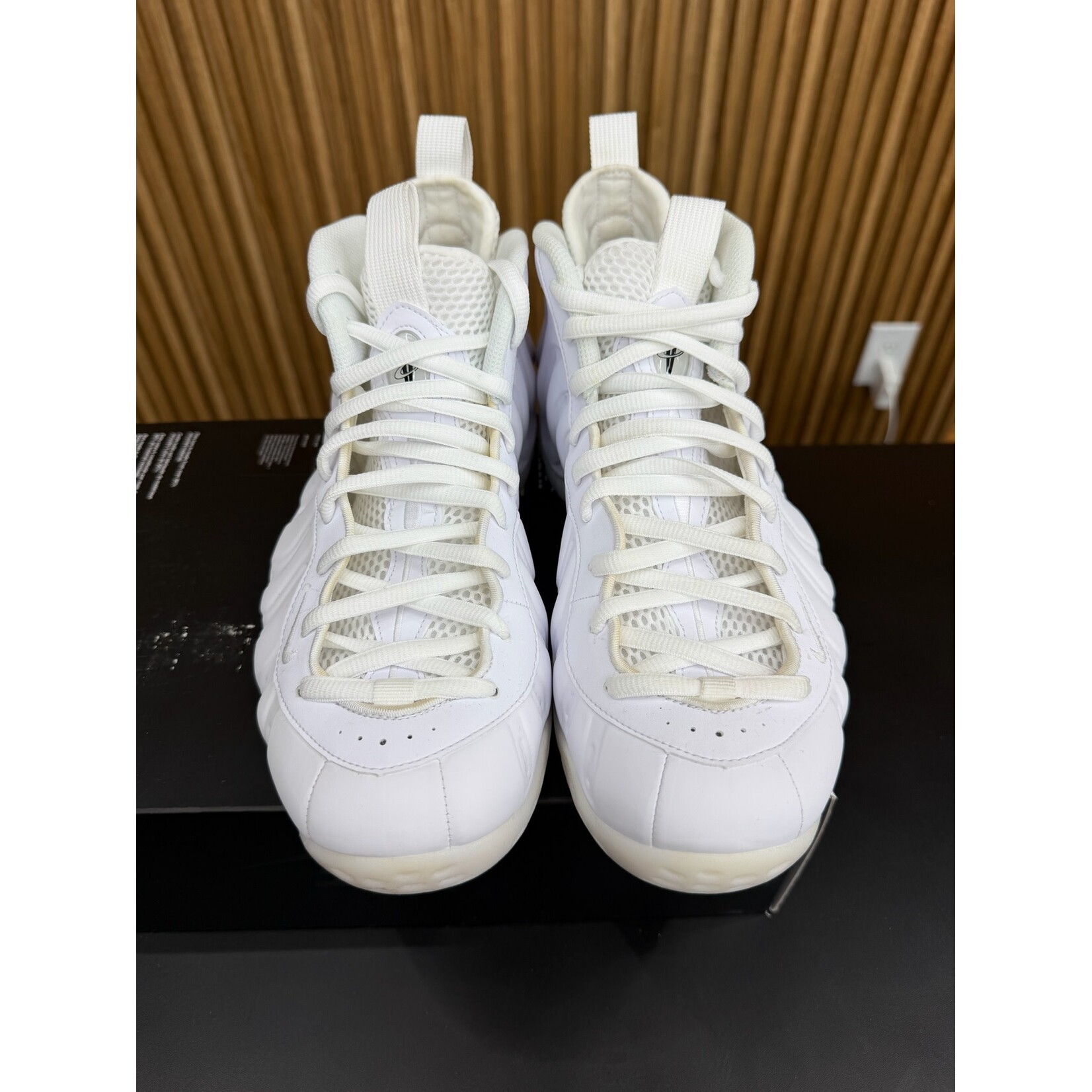 Nike Nike Air Foamposite One Triple White Size 8.5, DS BRAND NEW NO TOP LID