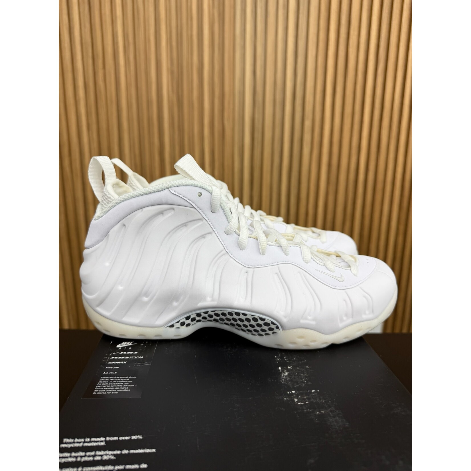 Nike Nike Air Foamposite One Triple White Size 8.5, DS BRAND NEW NO TOP LID