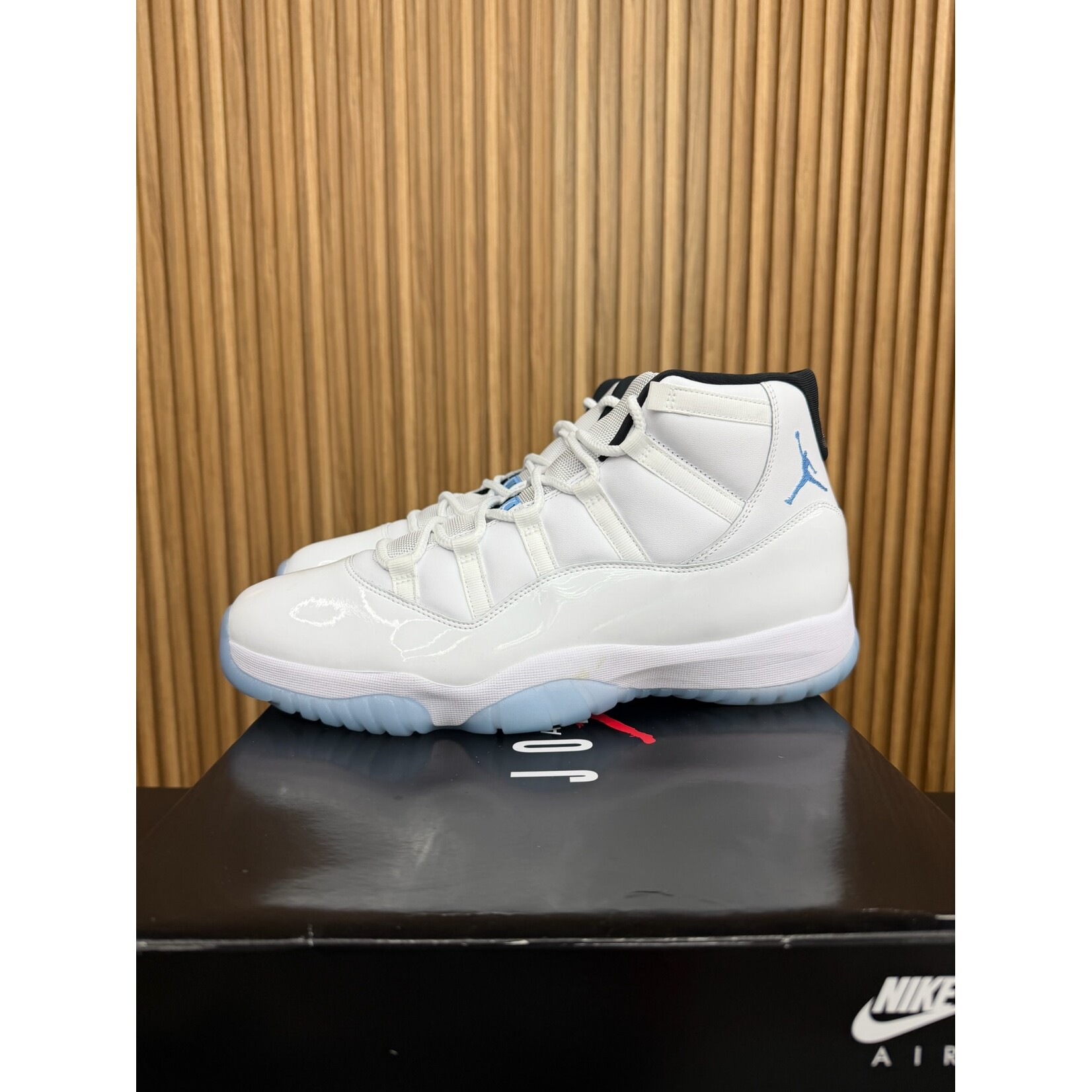 Jordan Jordan 11 Retro Legend Blue (2024) Size 13, PREOWNED