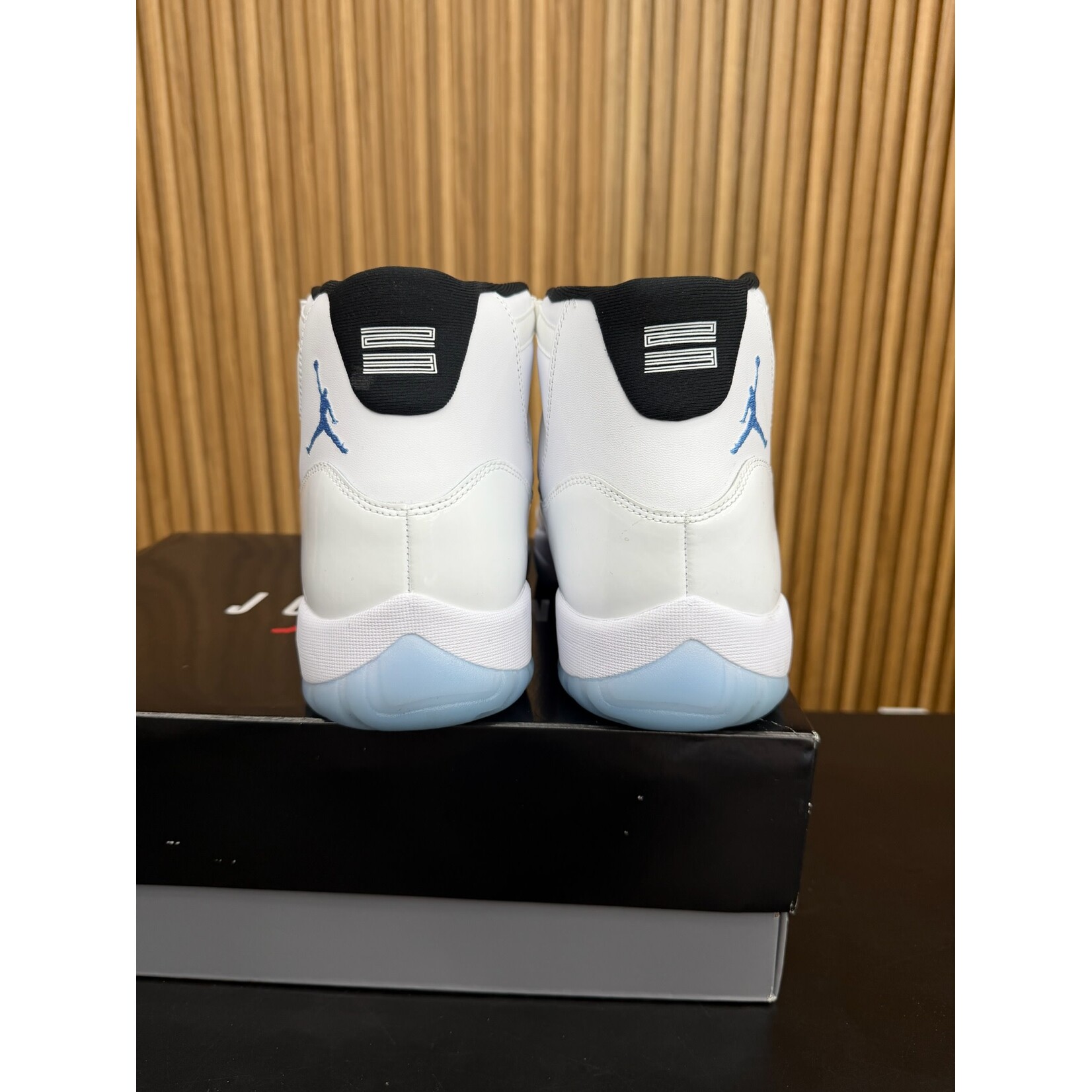 Jordan Jordan 11 Retro Legend Blue (2024) Size 13, PREOWNED