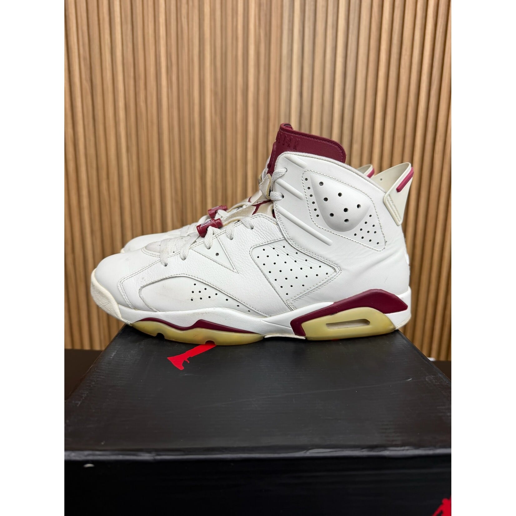 Jordan Jordan 6 Retro Maroon (2015) Size 13, PREOWNED