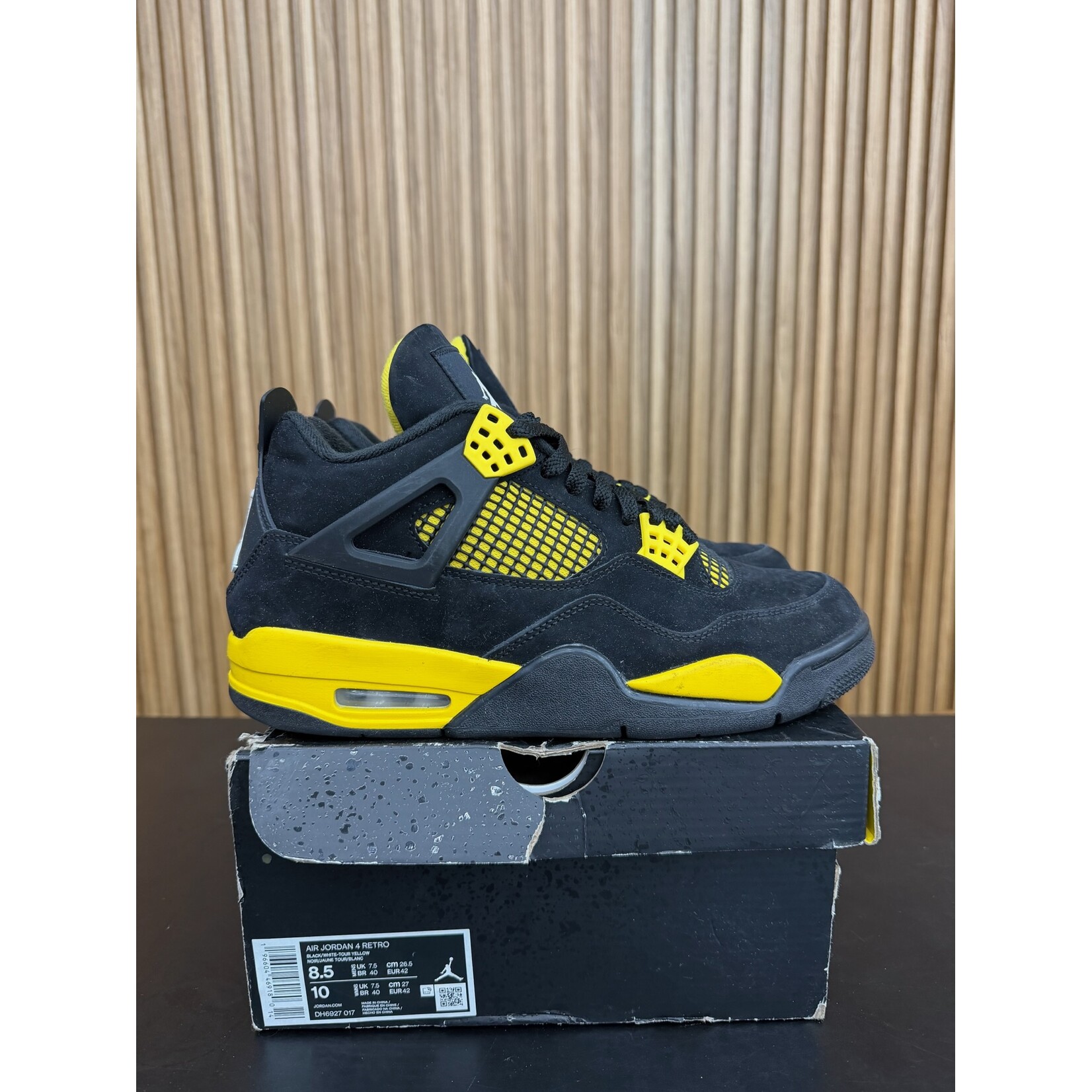 Jordan Jordan 4 Retro Thunder (2023) Size 8.5, PREOWNED*