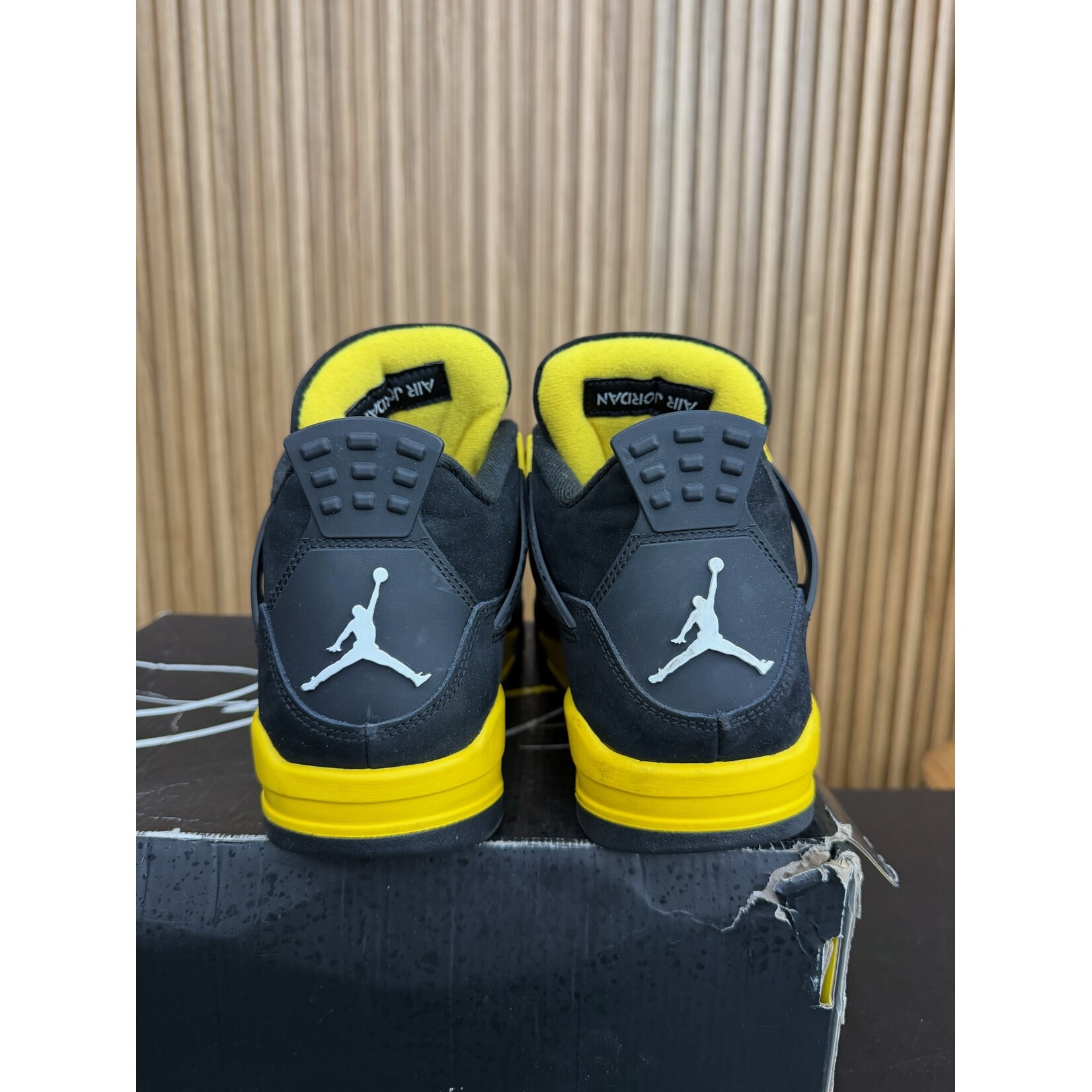 Jordan Jordan 4 Retro Thunder (2023) Size 8.5, PREOWNED*