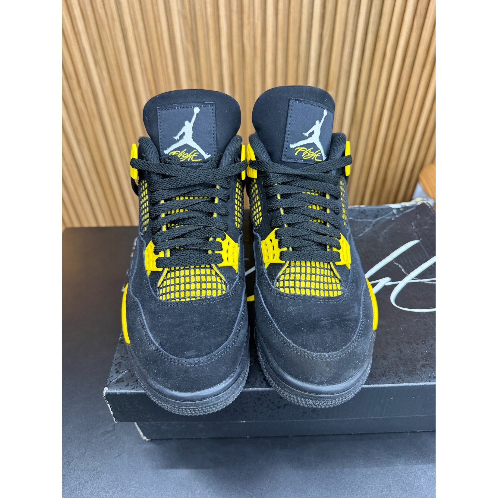 Jordan Jordan 4 Retro Thunder (2023) Size 8.5, PREOWNED*