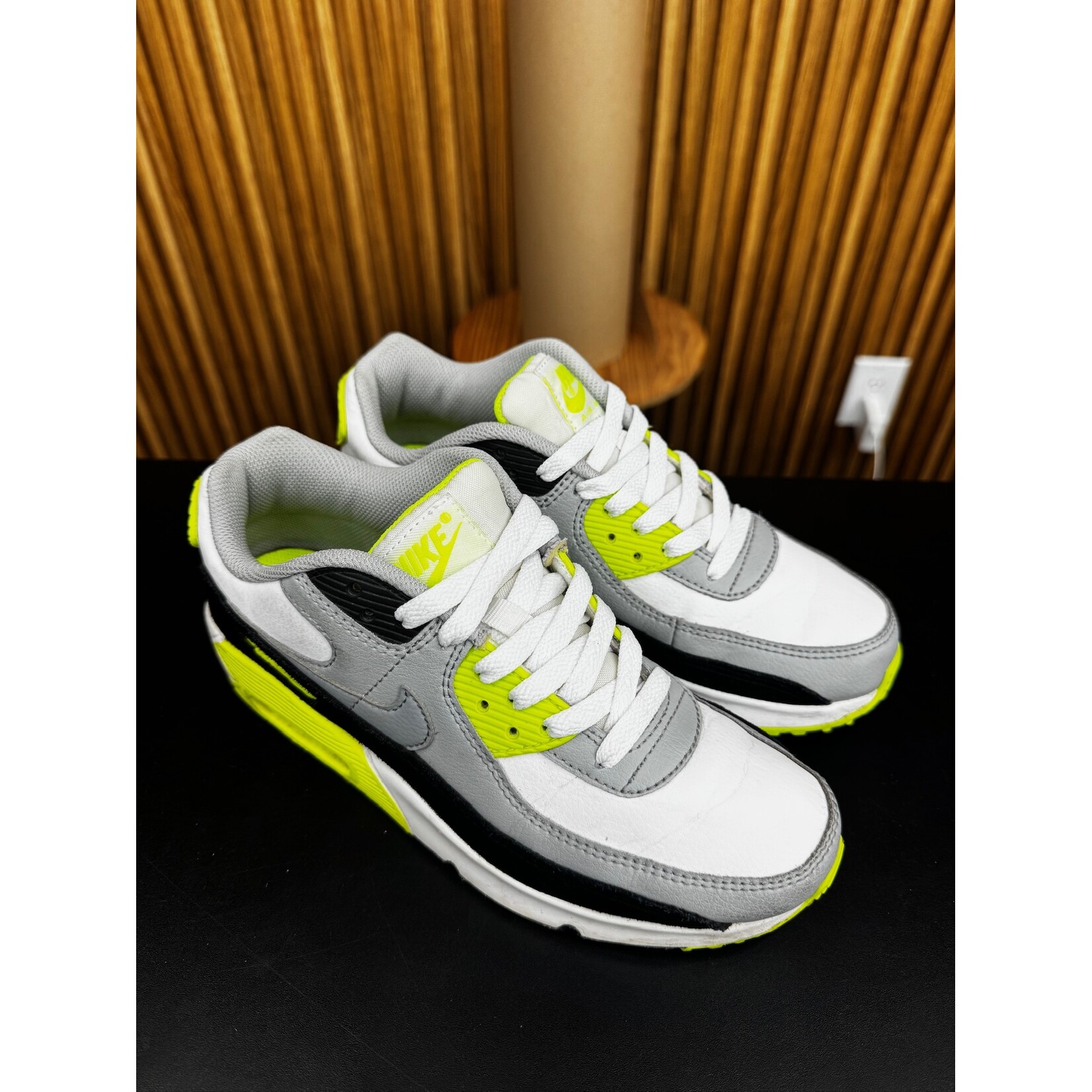 Nike Nike Air Max 90 OG Volt (2020) (GS) Size 5Y, PREOWNED NO BOX*