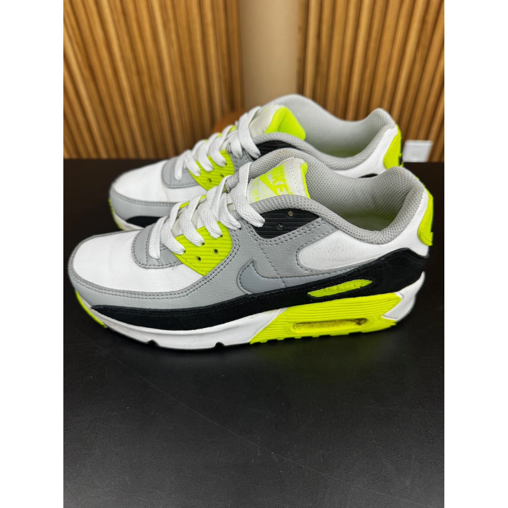 Nike Nike Air Max 90 OG Volt (2020) (GS) Size 5Y, PREOWNED NO BOX*