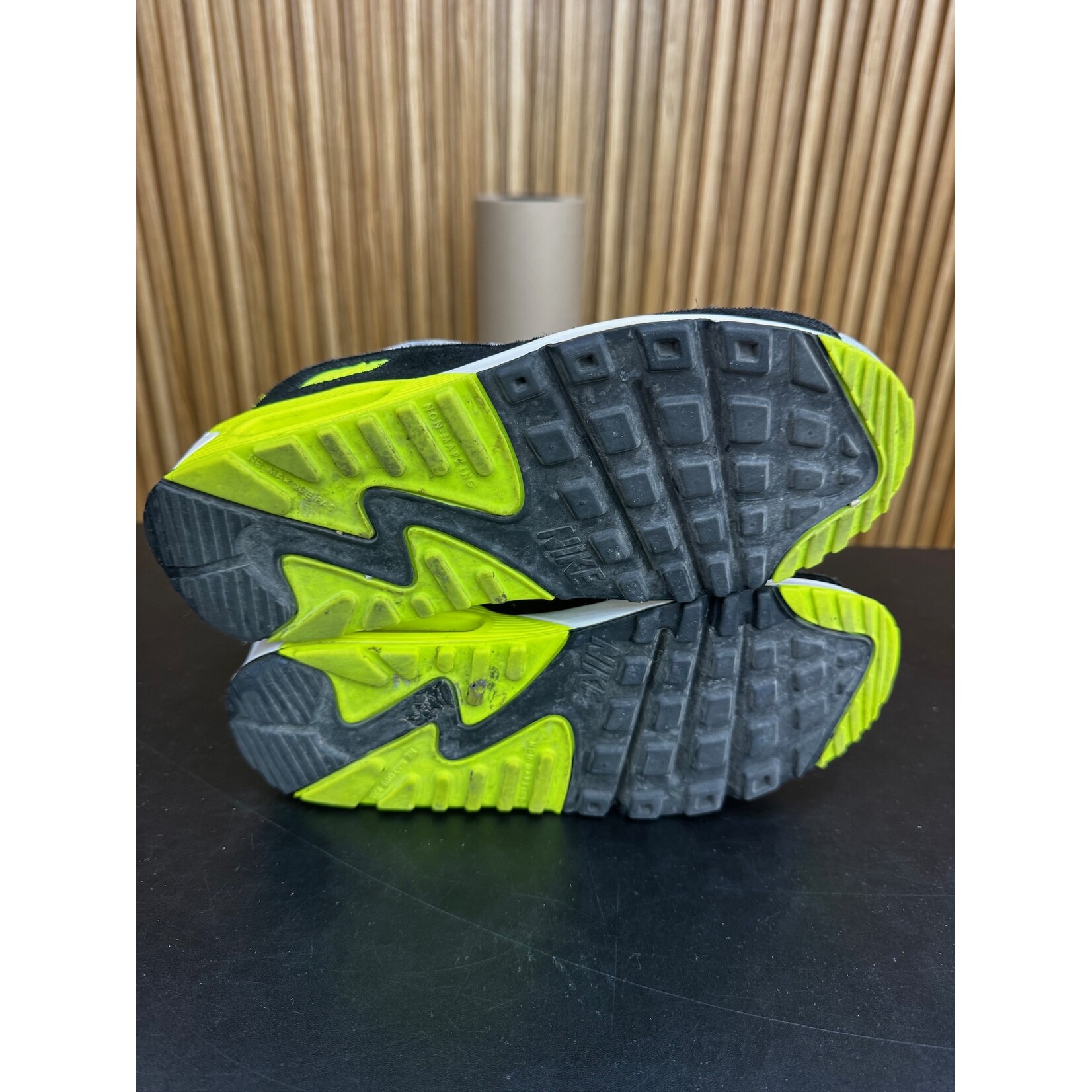 Nike Nike Air Max 90 OG Volt (2020) (GS) Size 5Y, PREOWNED NO BOX*