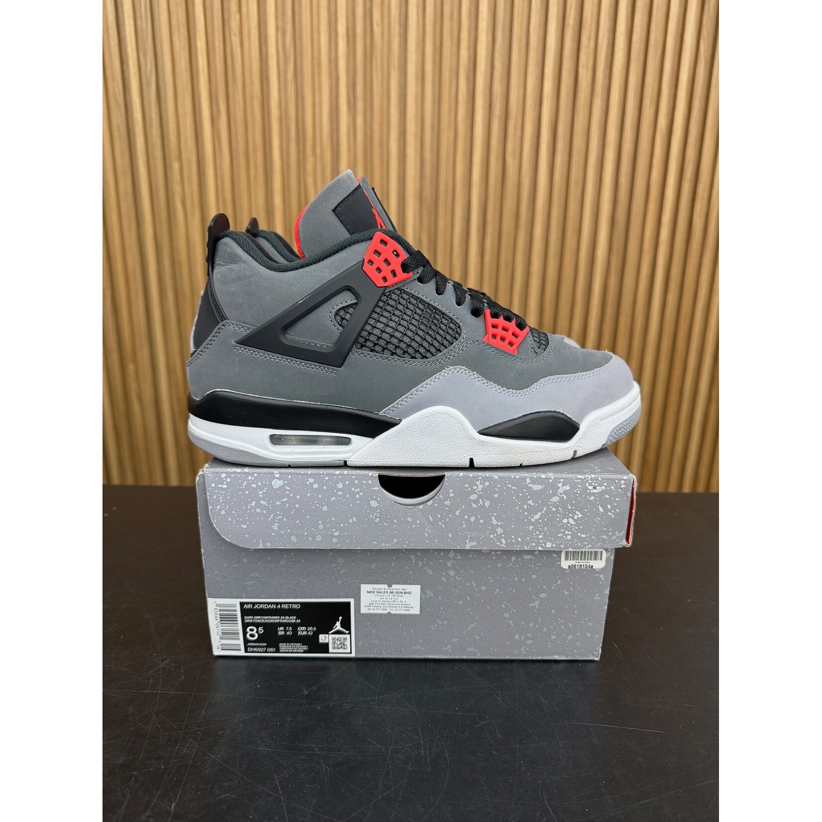 Jordan Jordan 4 Retro Infrared Size 8.5, PREOWNED