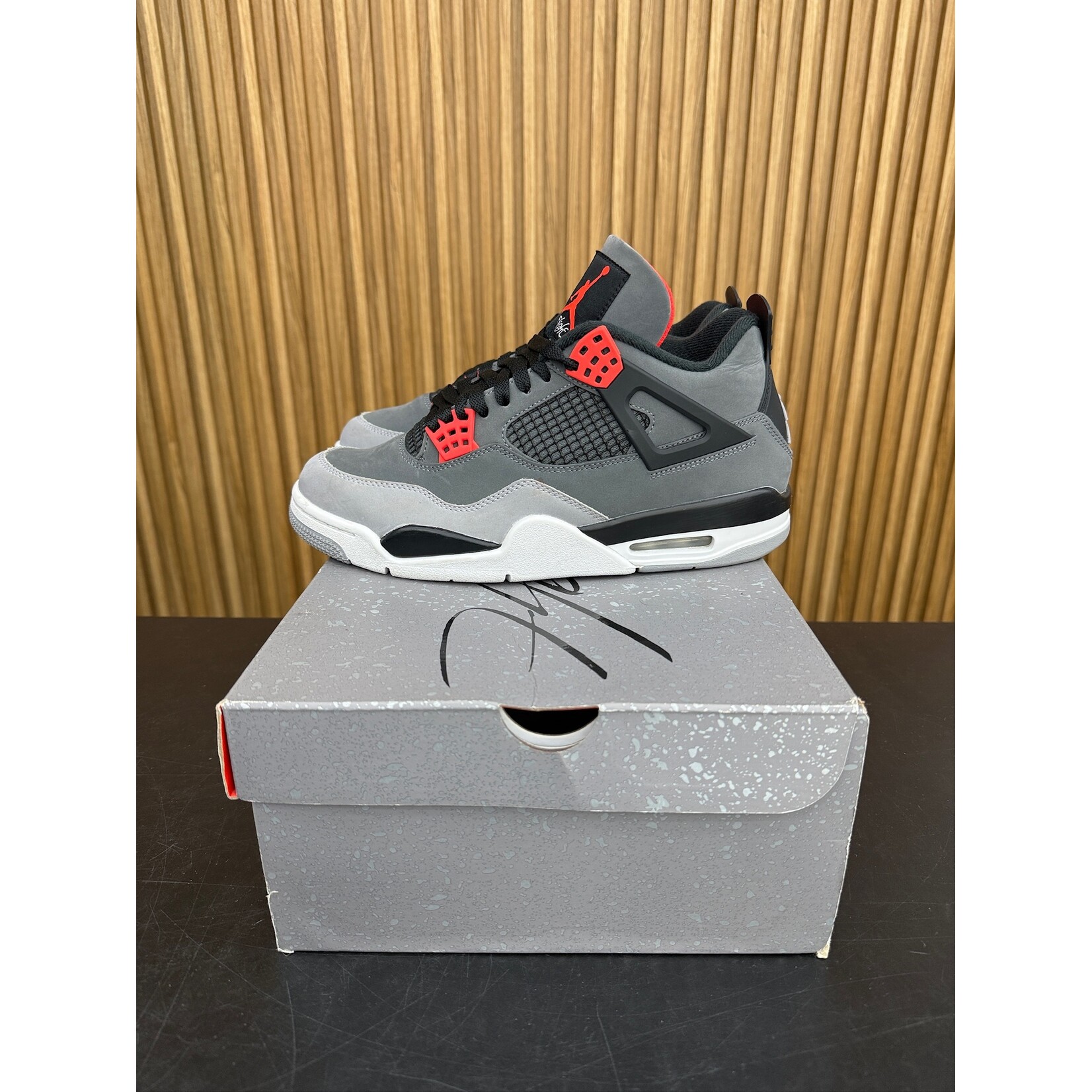 Jordan Jordan 4 Retro Infrared Size 8.5, PREOWNED