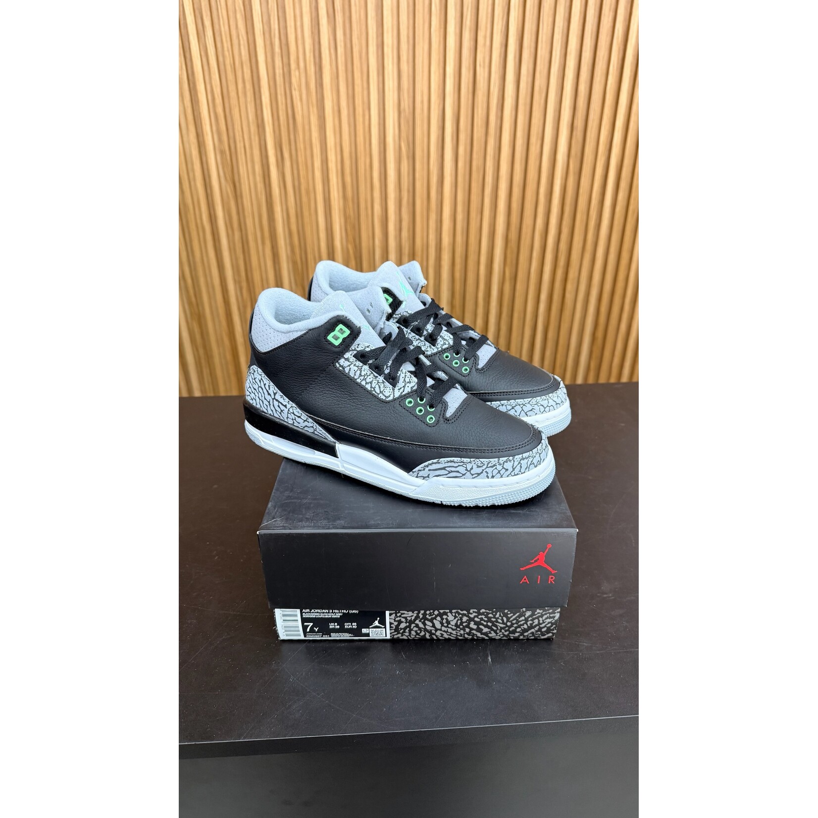 Jordan Jordan 3 Retro Green Glow (GS) Size 7, PREOWNED