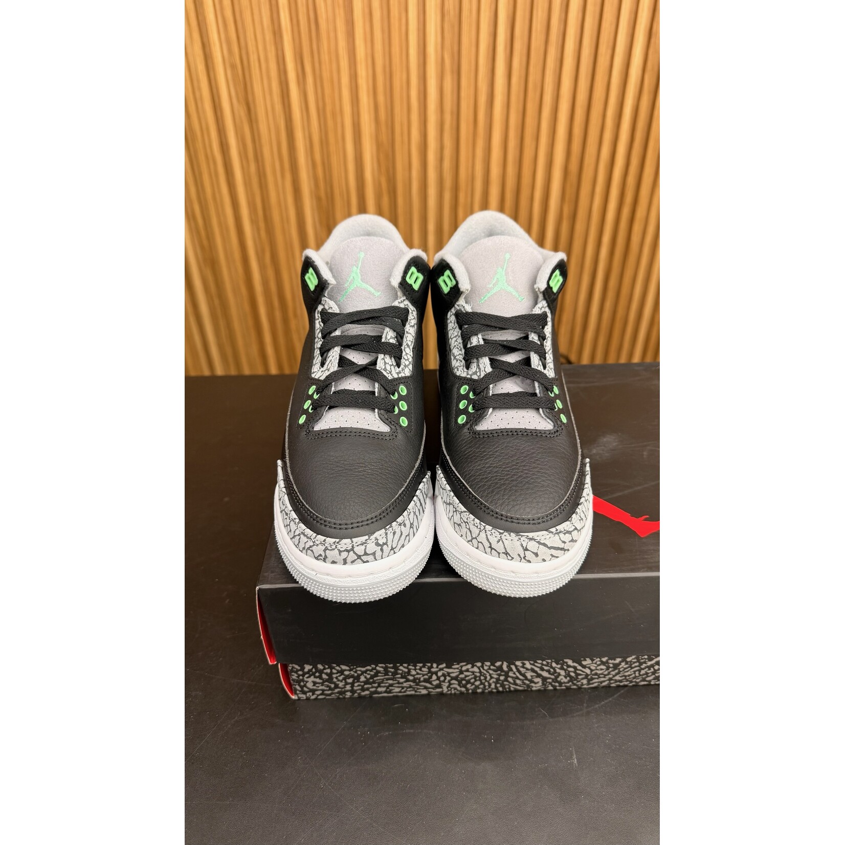 Jordan Jordan 3 Retro Green Glow (GS) Size 7, PREOWNED