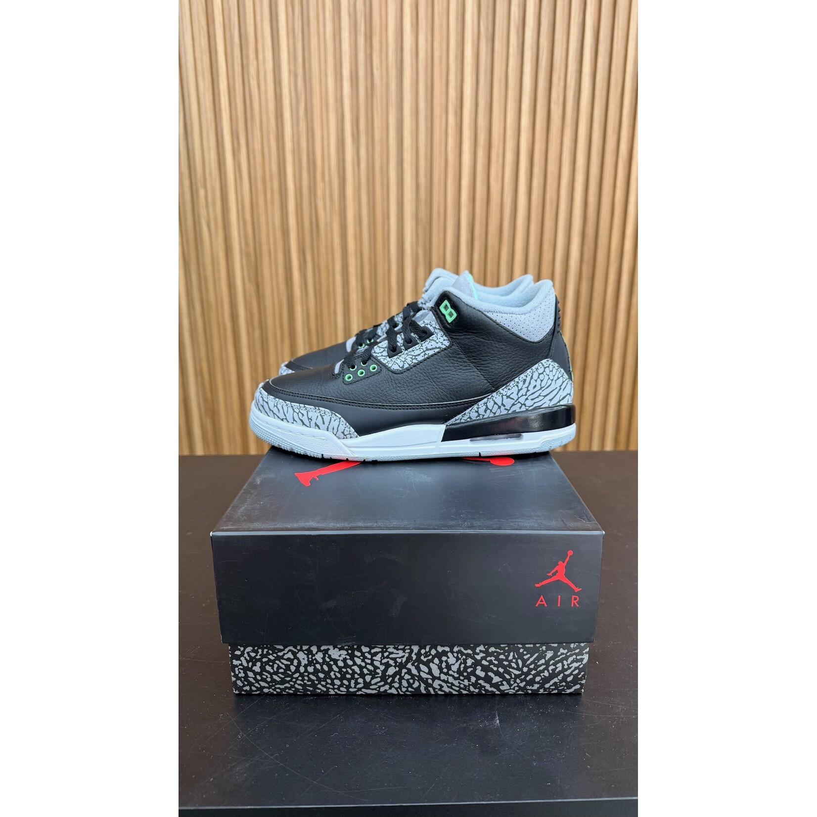 Jordan Jordan 3 Retro Green Glow (GS) Size 7, PREOWNED
