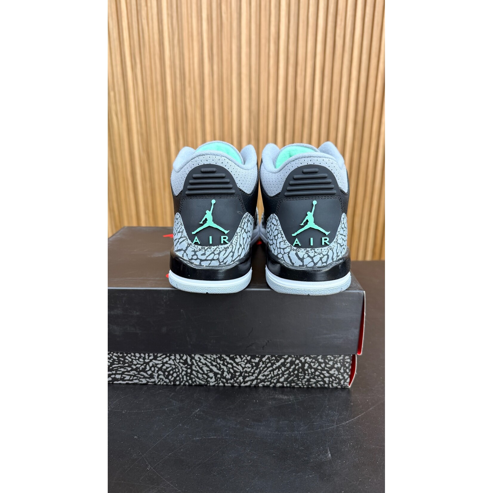 Jordan Jordan 3 Retro Green Glow (GS) Size 7, PREOWNED