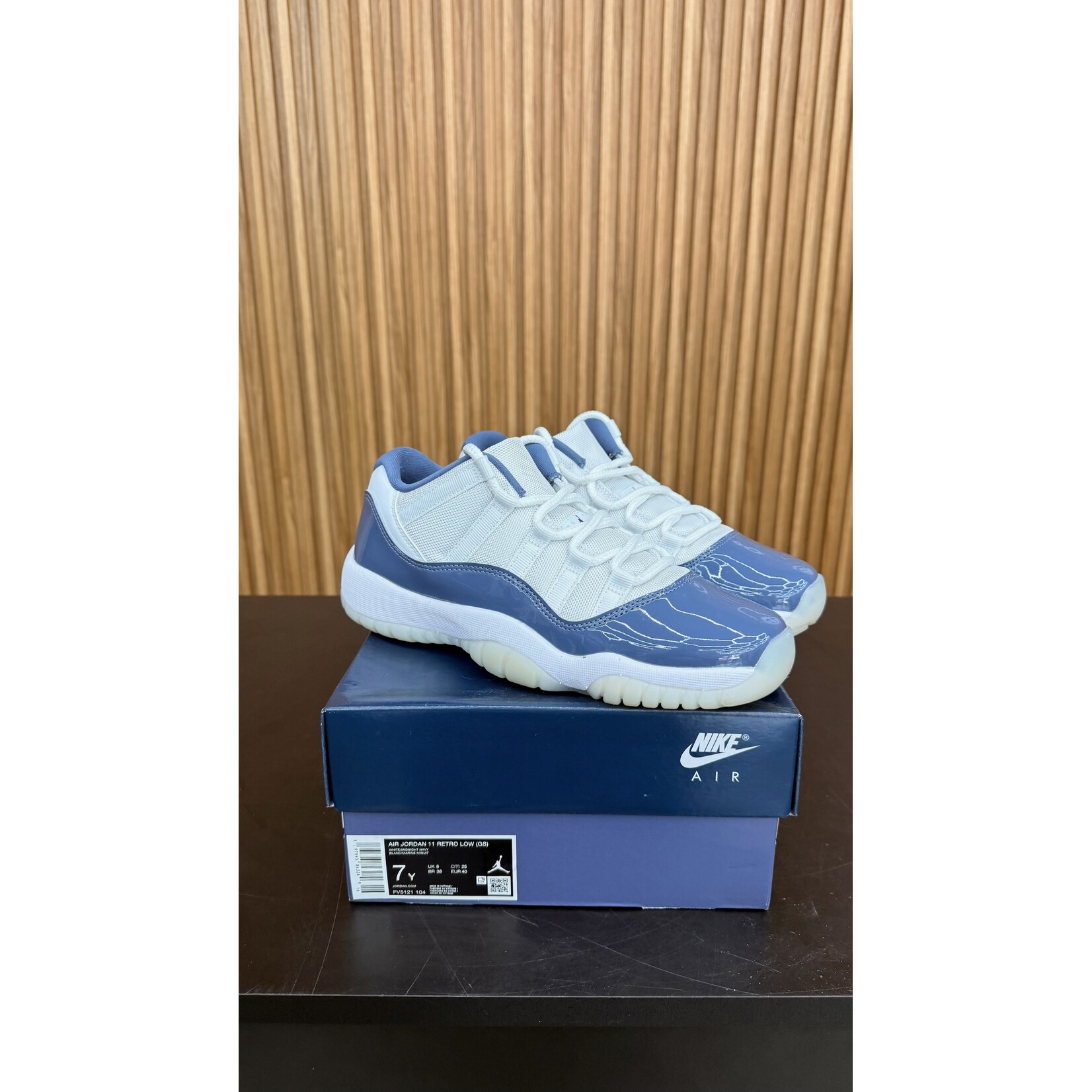 Jordan Jordan 11 Retro Low Diffused Blue (GS) Size 7Y, PREOWNED