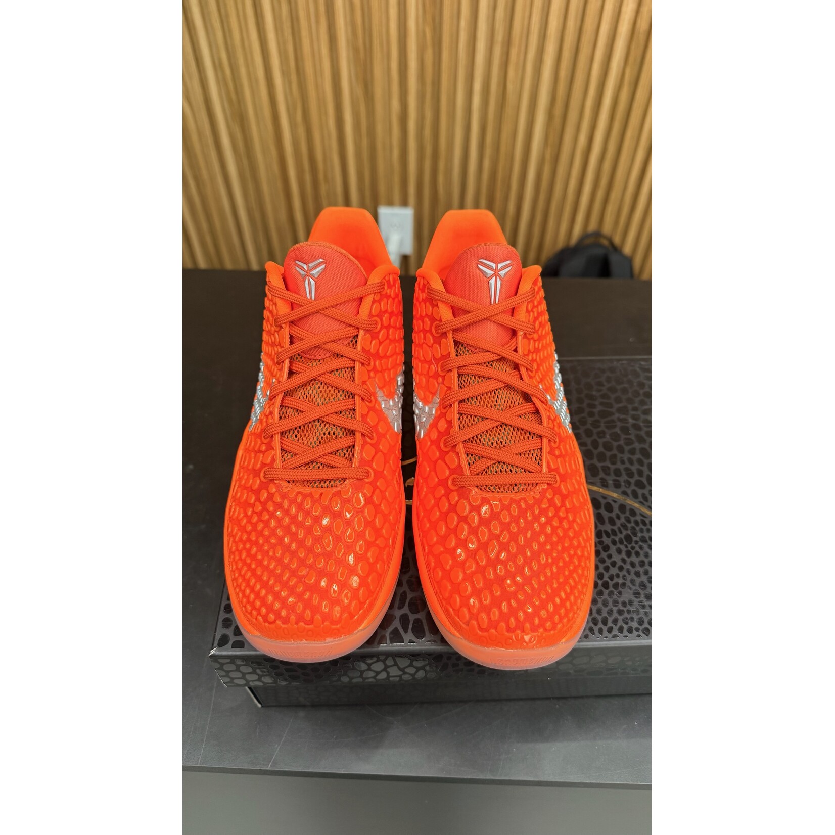 Nike Nike Kobe 6 Total Orange (GS) Size 6.5, PREOWNED