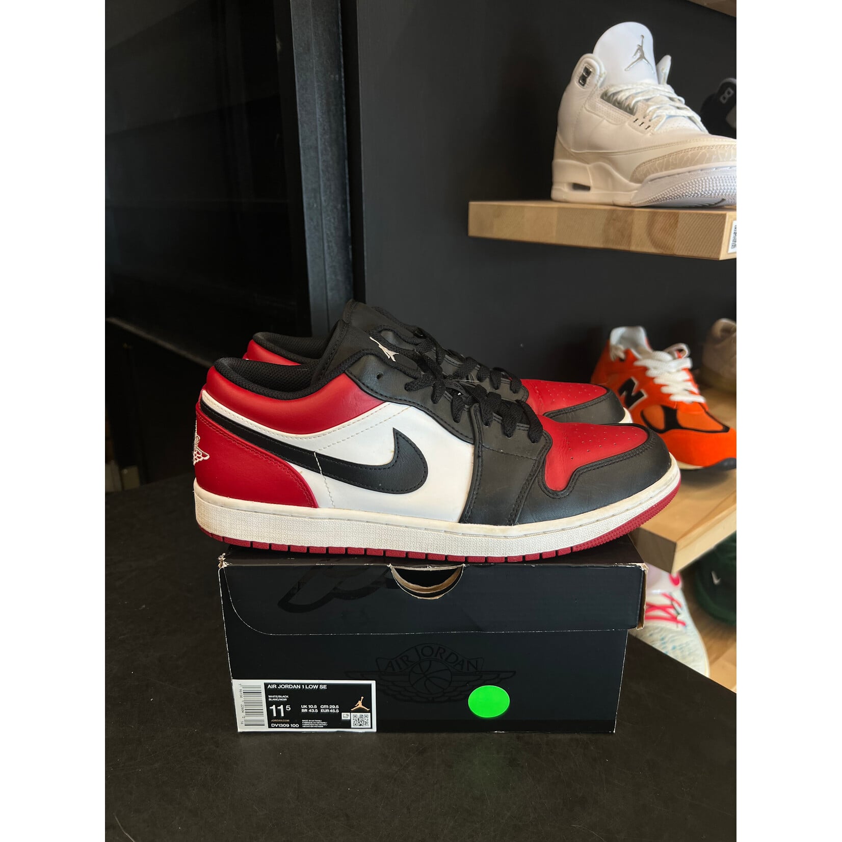 Jordan Jordan 1 Low Bred Toe Size 11.5, PREOWNED*