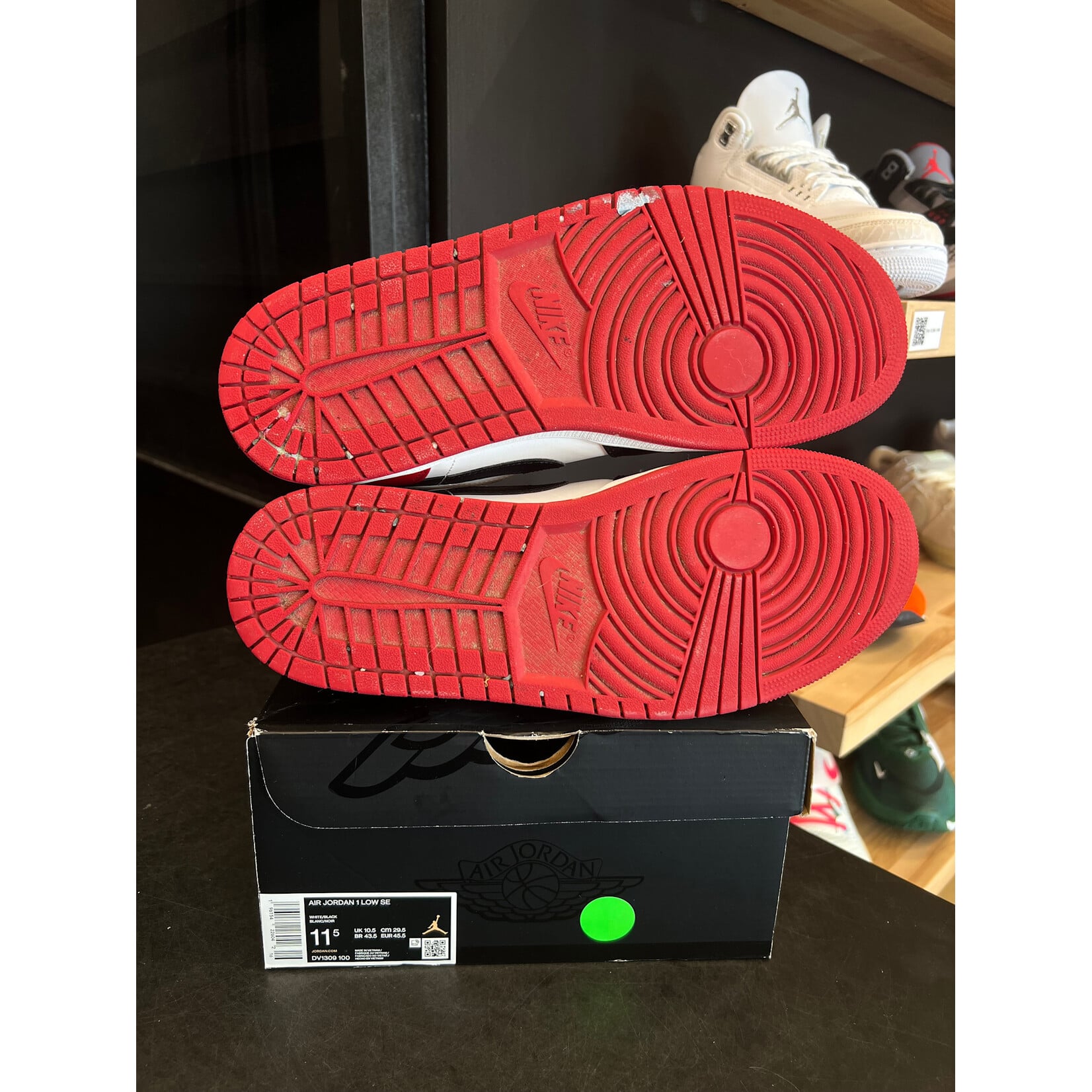 Jordan Jordan 1 Low Bred Toe Size 11.5, PREOWNED*
