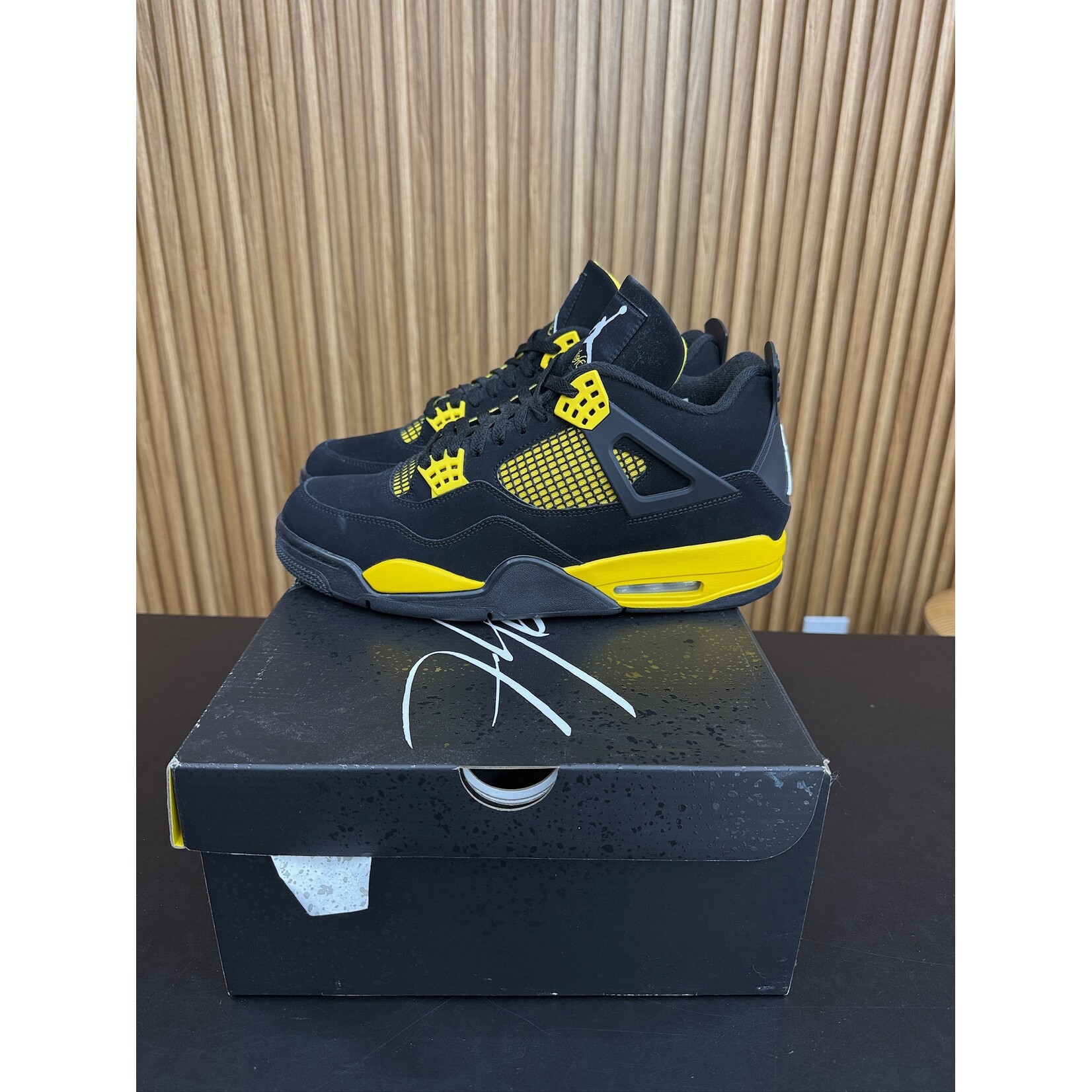 Jordan Jordan 4 Retro Thunder (2023) Size 12, PREOWNED*