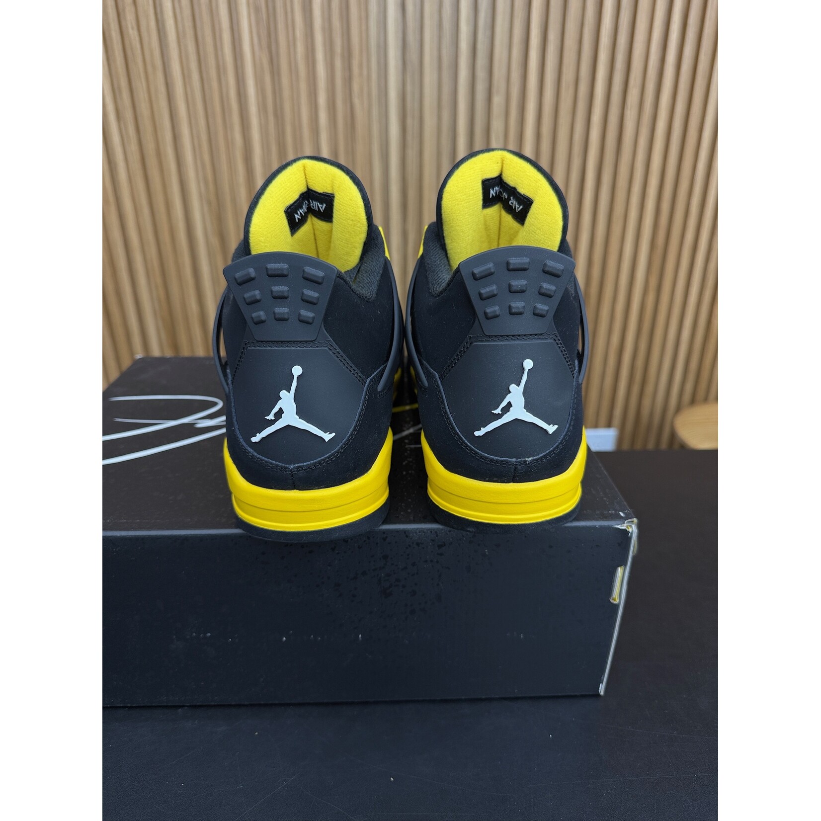 Jordan Jordan 4 Retro Thunder (2023) Size 12, PREOWNED*