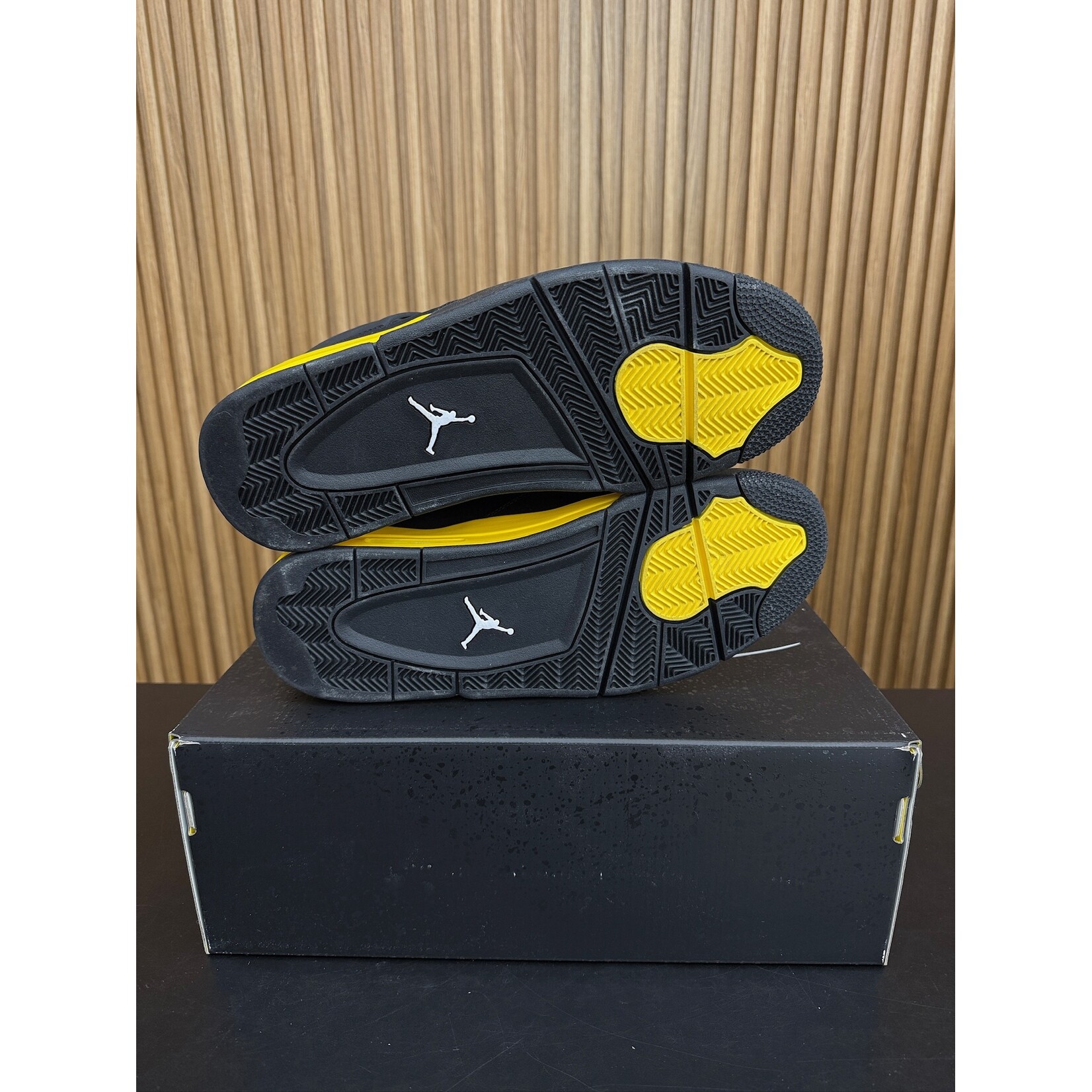 Jordan Jordan 4 Retro Thunder (2023) Size 12, PREOWNED*