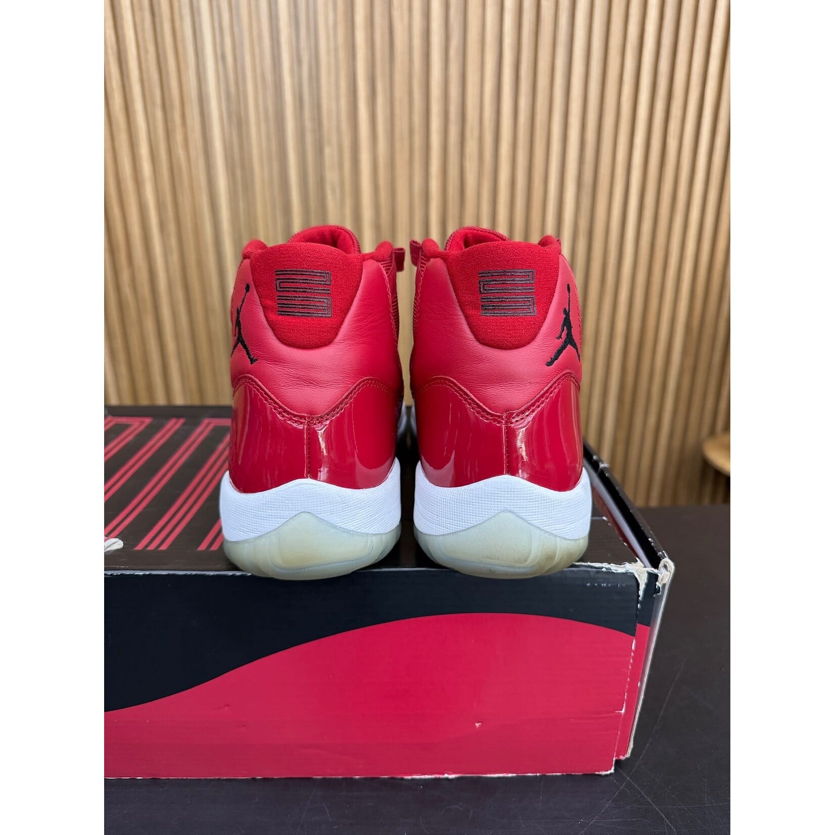 Jordan Jordan 11 Retro Win Like 96 Size 9.5, PREOWNED*