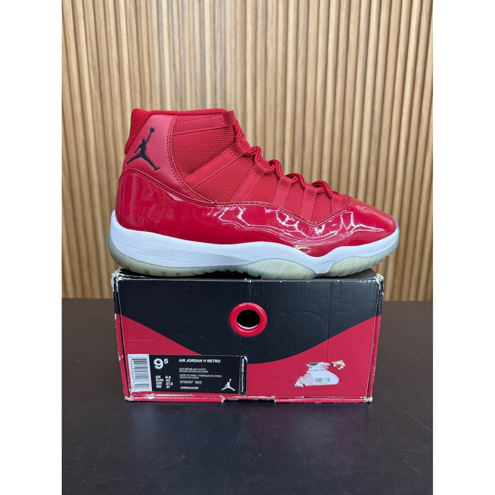 Jordan Jordan 11 Retro Win Like 96 Size 9.5, PREOWNED*