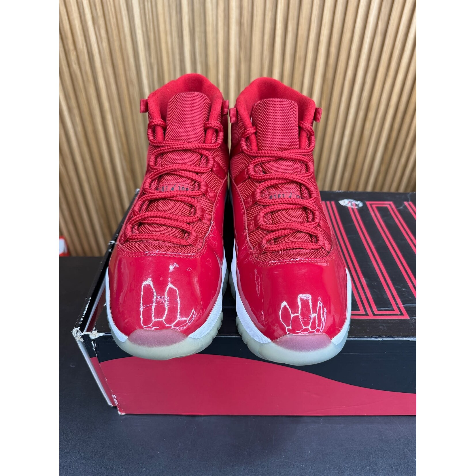Jordan Jordan 11 Retro Win Like 96 Size 9.5, PREOWNED*