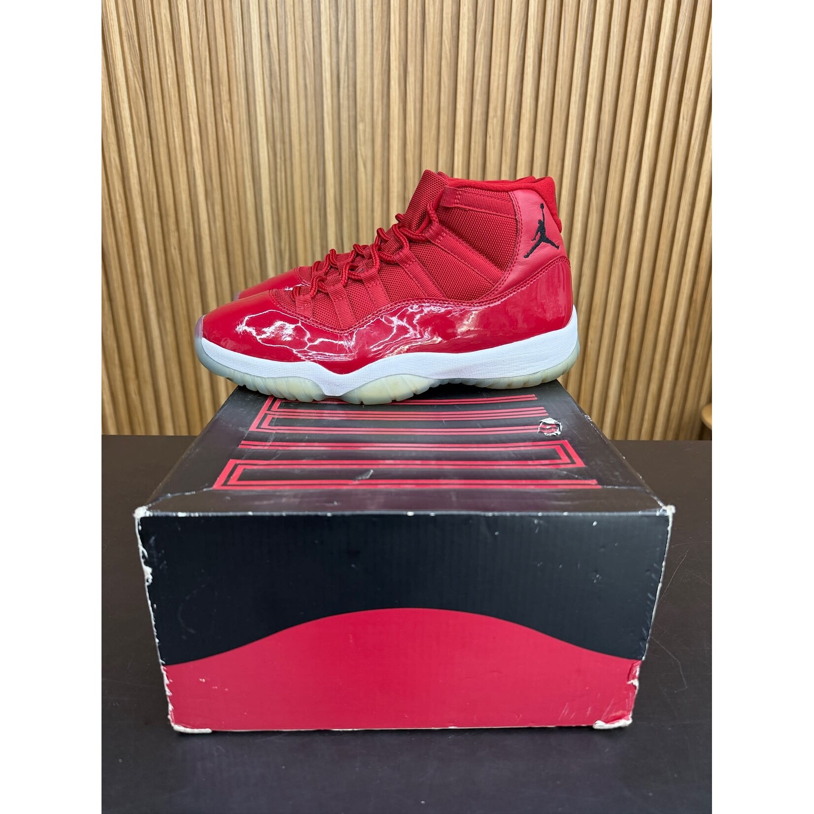 Jordan Jordan 11 Retro Win Like 96 Size 9.5, PREOWNED*