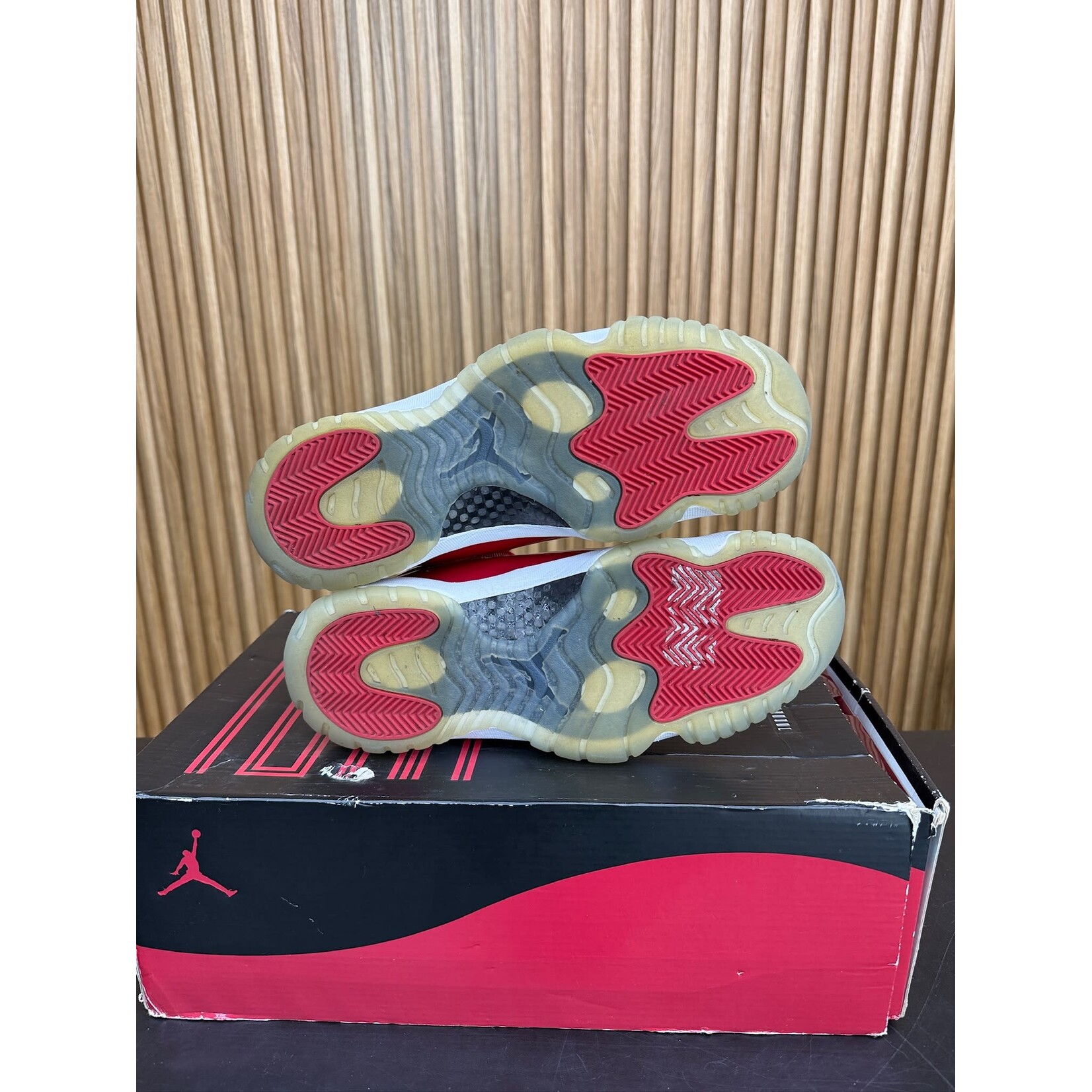 Jordan Jordan 11 Retro Win Like 96 Size 9.5, PREOWNED*