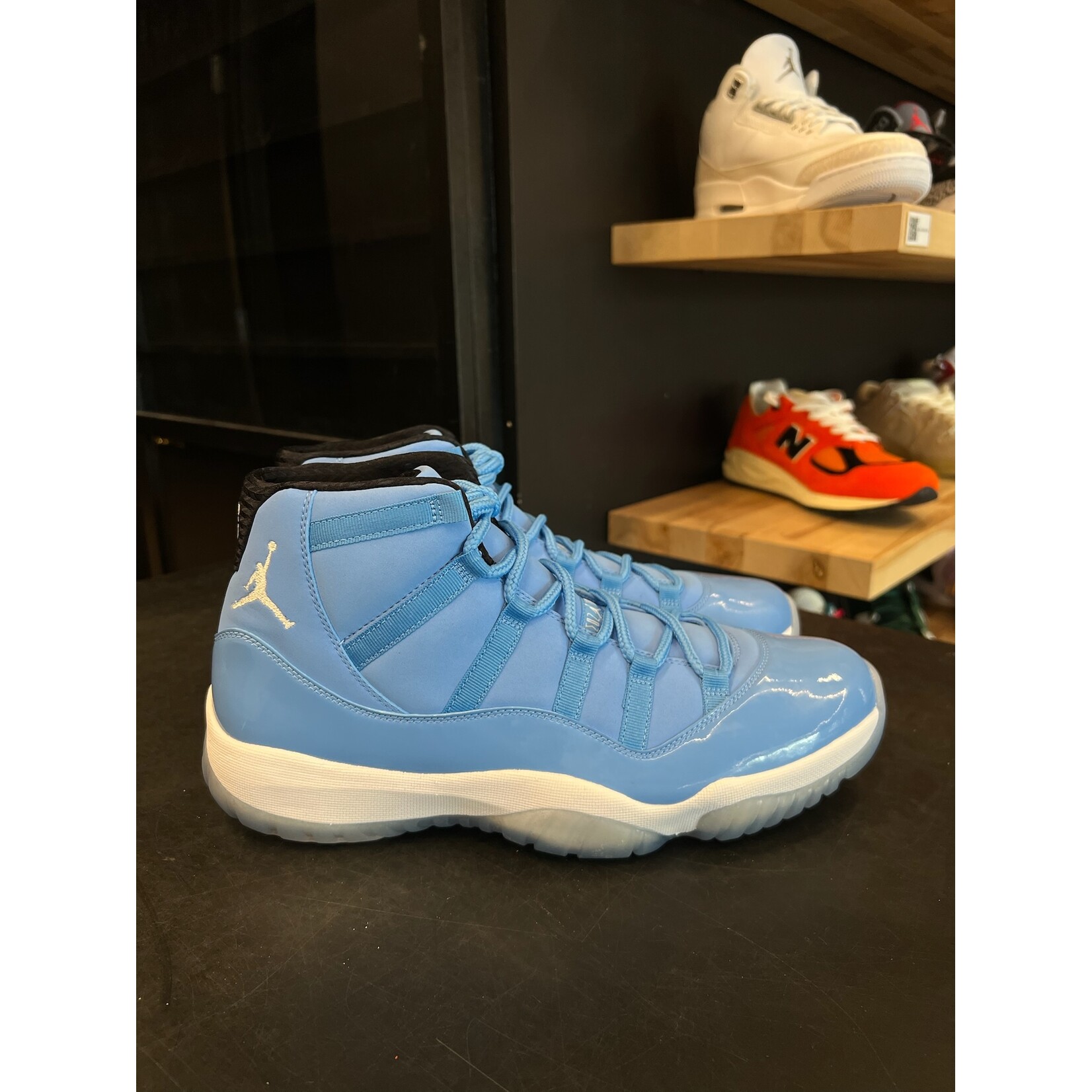 Jordan Jordan 11 Retro Pantone Size 12, DS BRAND NEW NO BOX