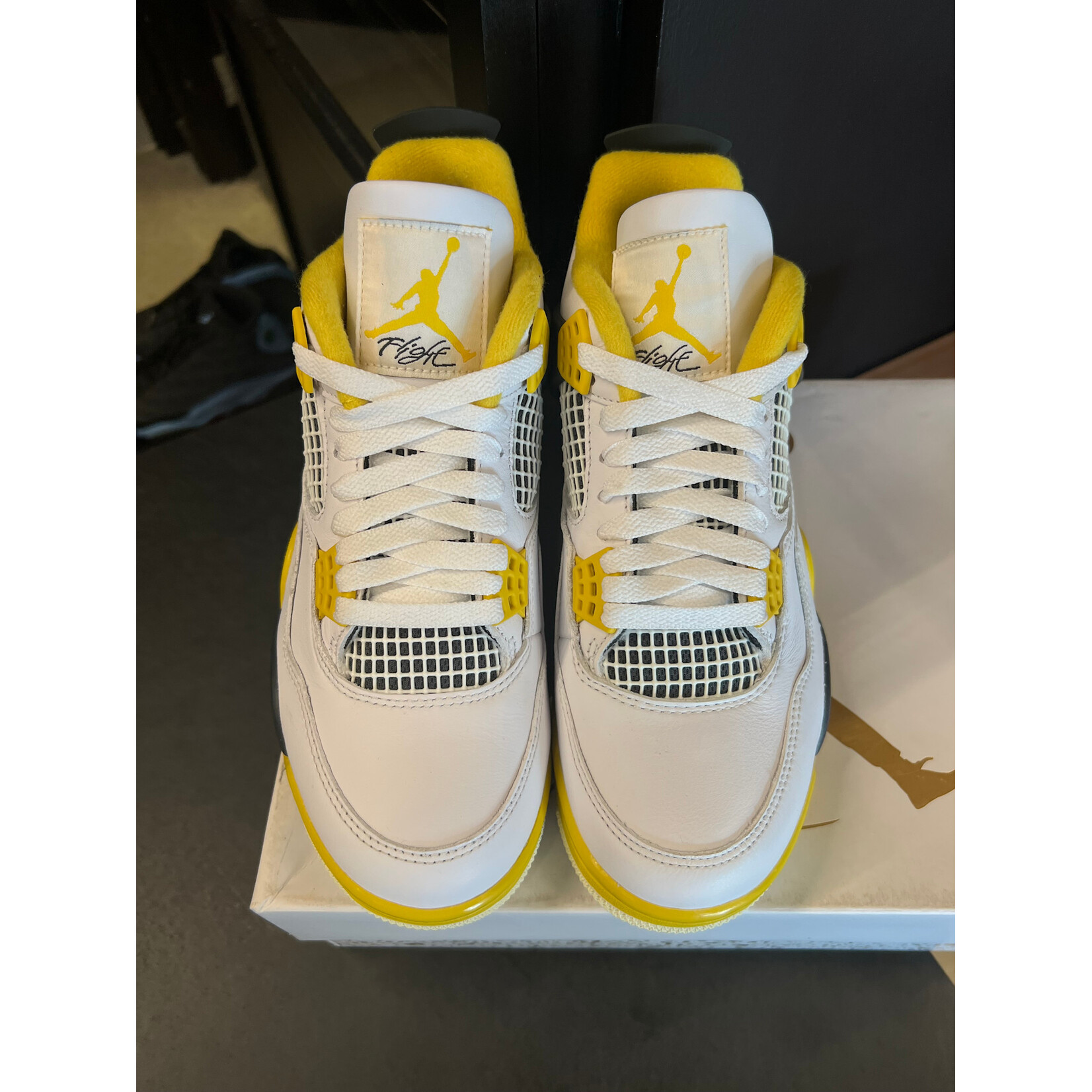 Jordan Jordan 4 Retro Vivid Sulfur (Women's) Size 7W, PREOWNED TRIED ON