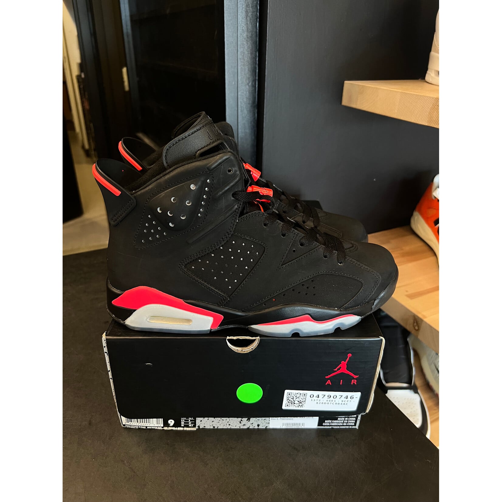 Jordan Jordan 6 Retro Infrared Black (2014) Size 9, PREOWNED*