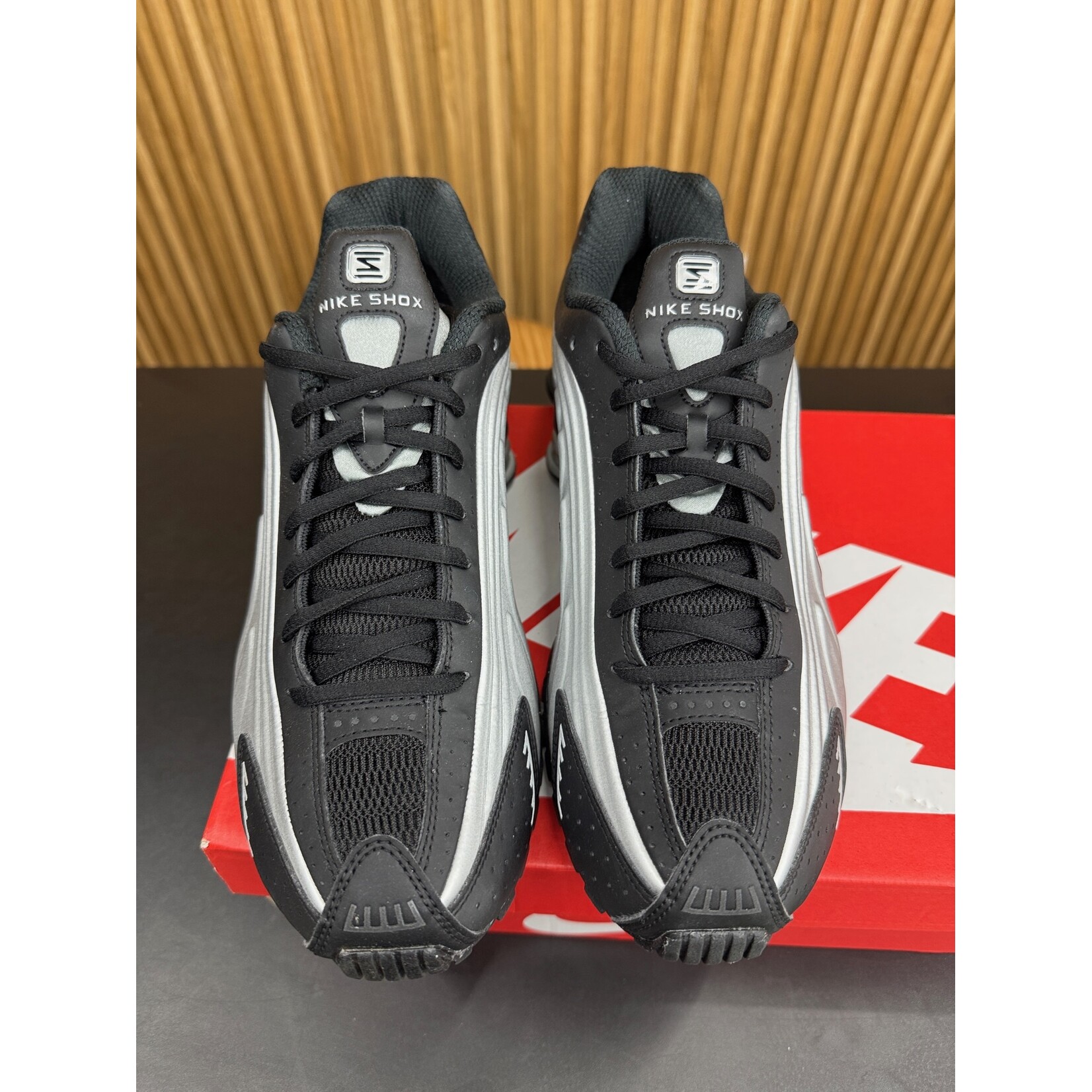 Nike Nike Shox R4 Metallic Silver Black Size 9.5, PREOWNED*