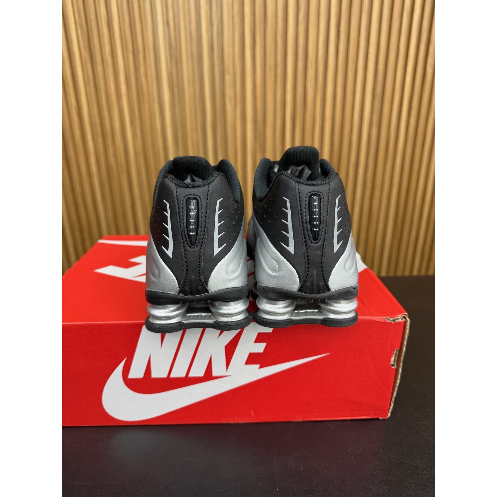 Nike Nike Shox R4 Metallic Silver Black Size 9.5, PREOWNED*