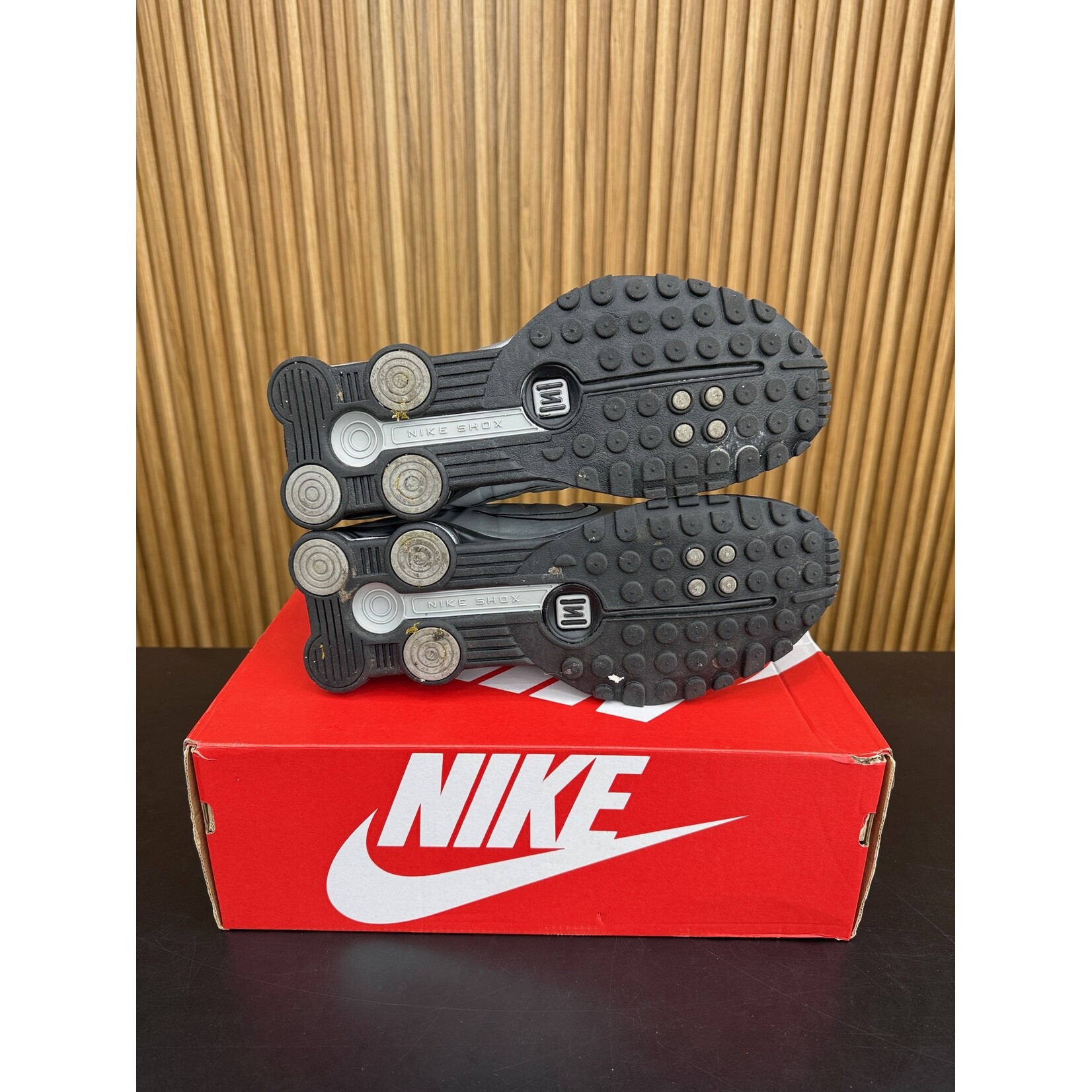 Nike Nike Shox R4 Metallic Silver Black Size 9.5, PREOWNED*